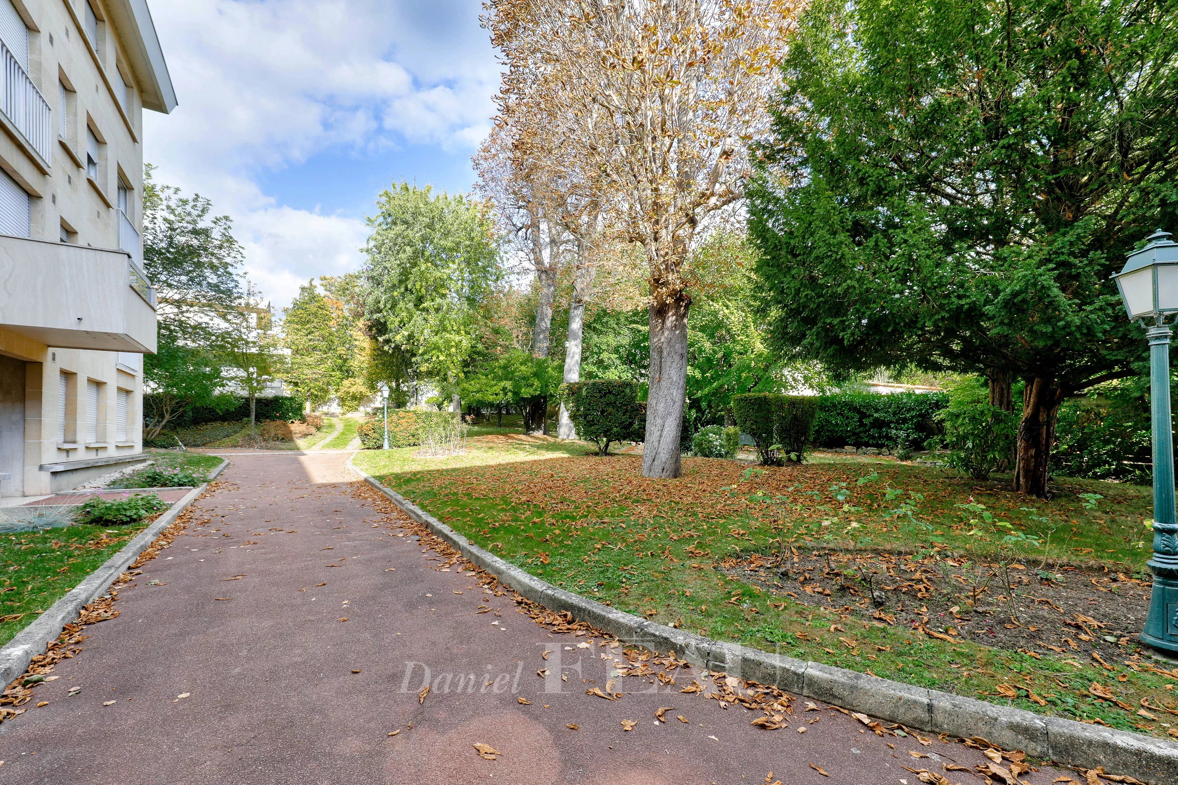 Appartement non-meublé dans une résidence avec jardin