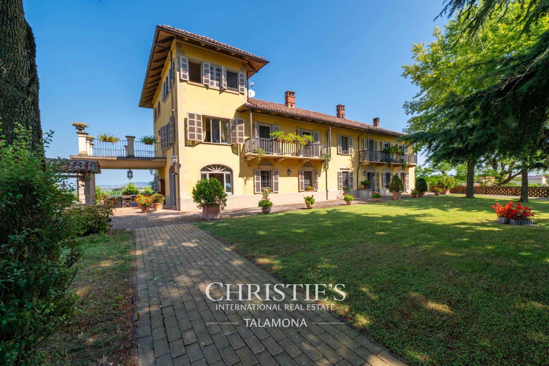 10 Bedroom Villa/Townhouse's Image 18