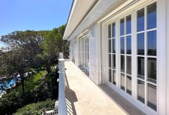Renovated penthouse with stunning sea views — photo 2 of 7
