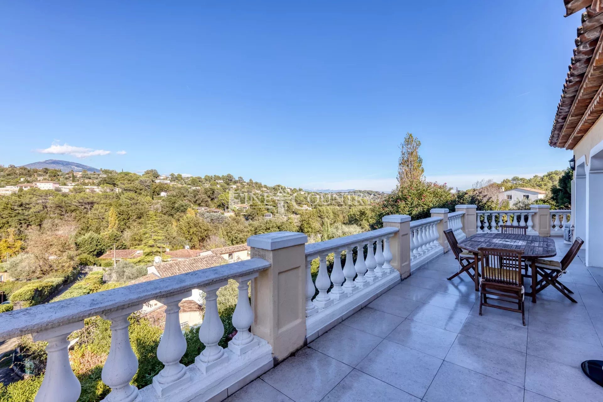 Photo of For sale  Villa in Valbonne - Panoramic view