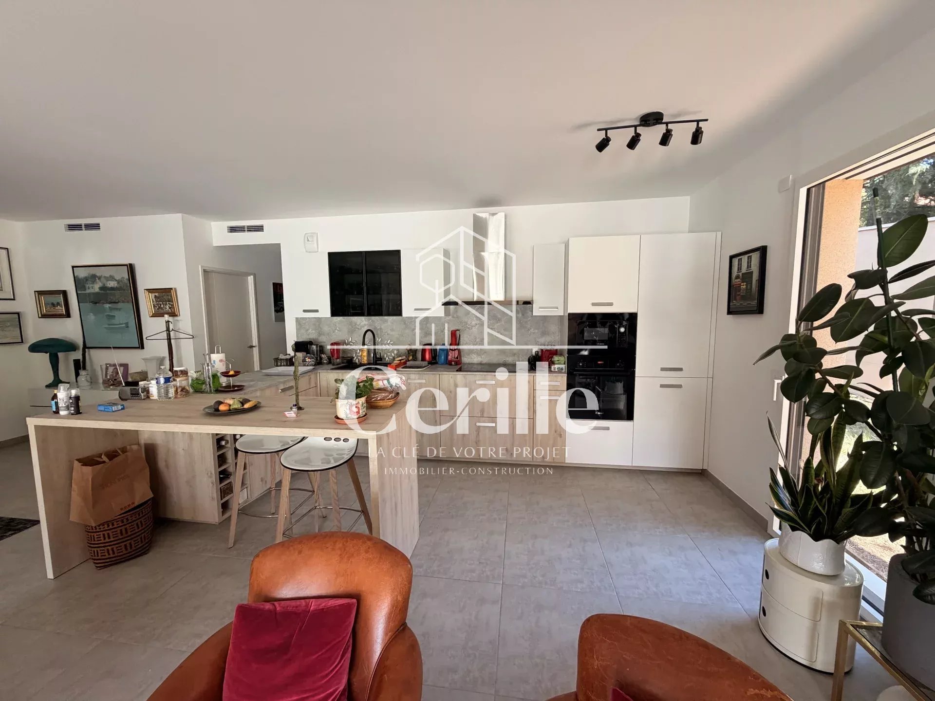 Exceptional apartment with garden and terrace Campagne Giraud 118m2 – €965,000