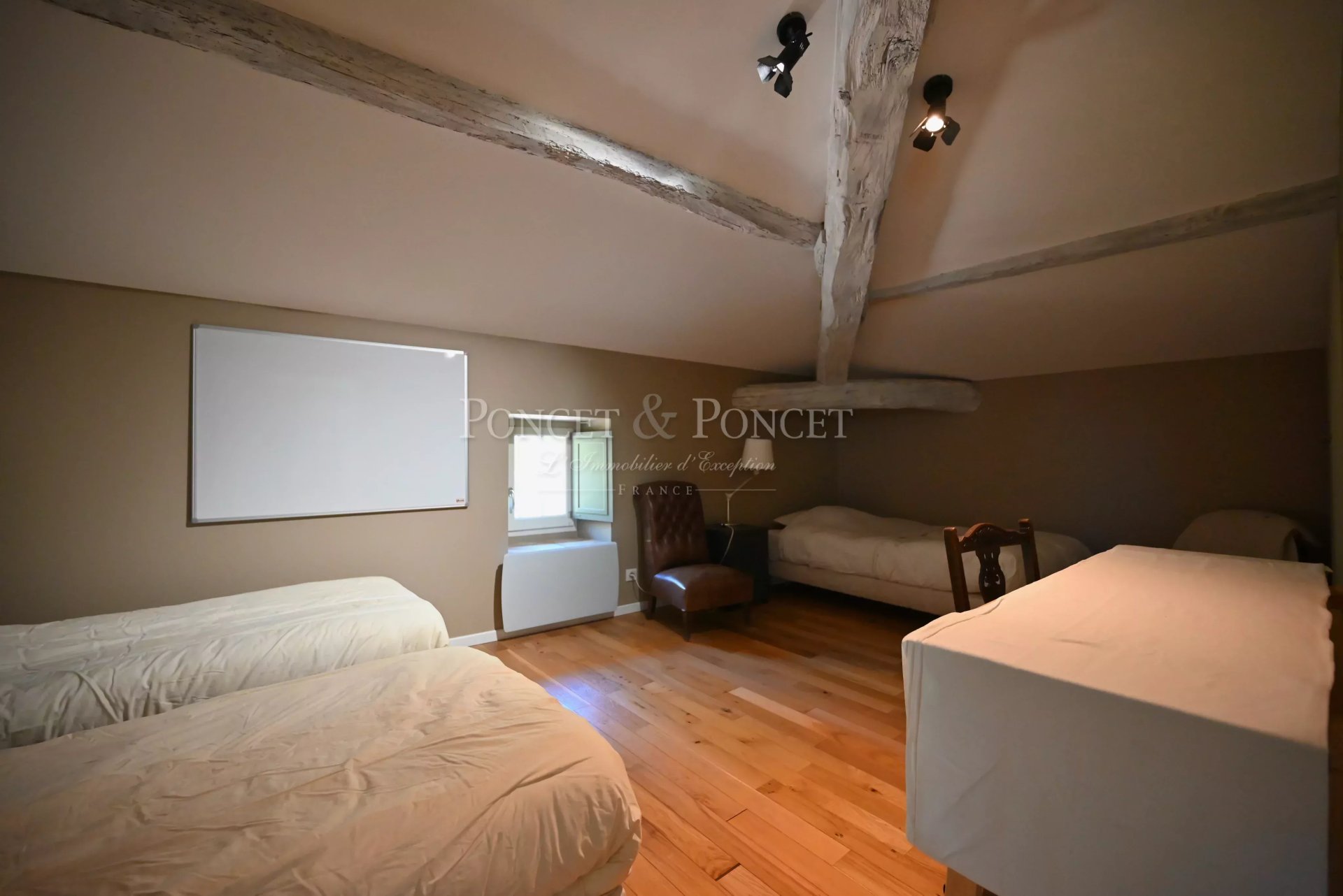 10 Bedroom Villa/Townhouse's Image 26