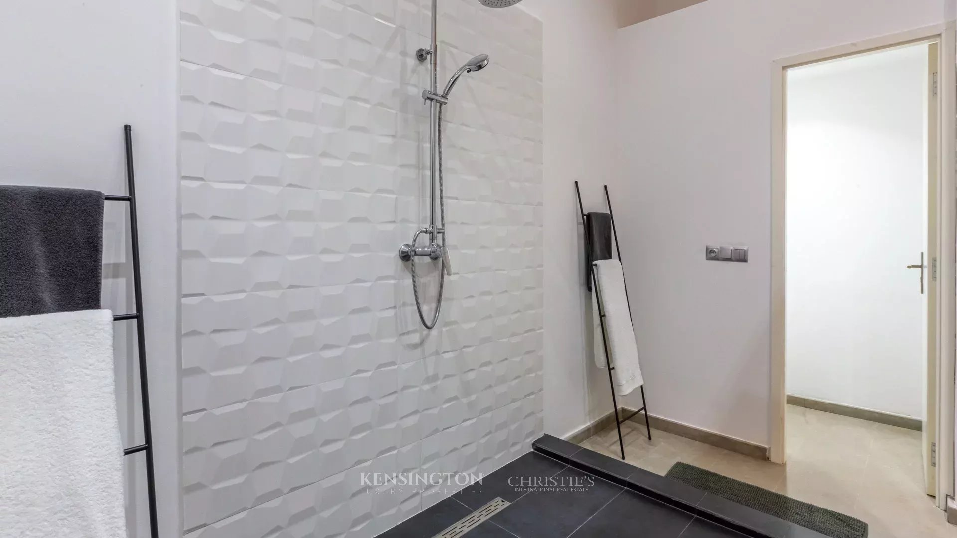 5 Bedroom Villa/Townhouse's Image 36