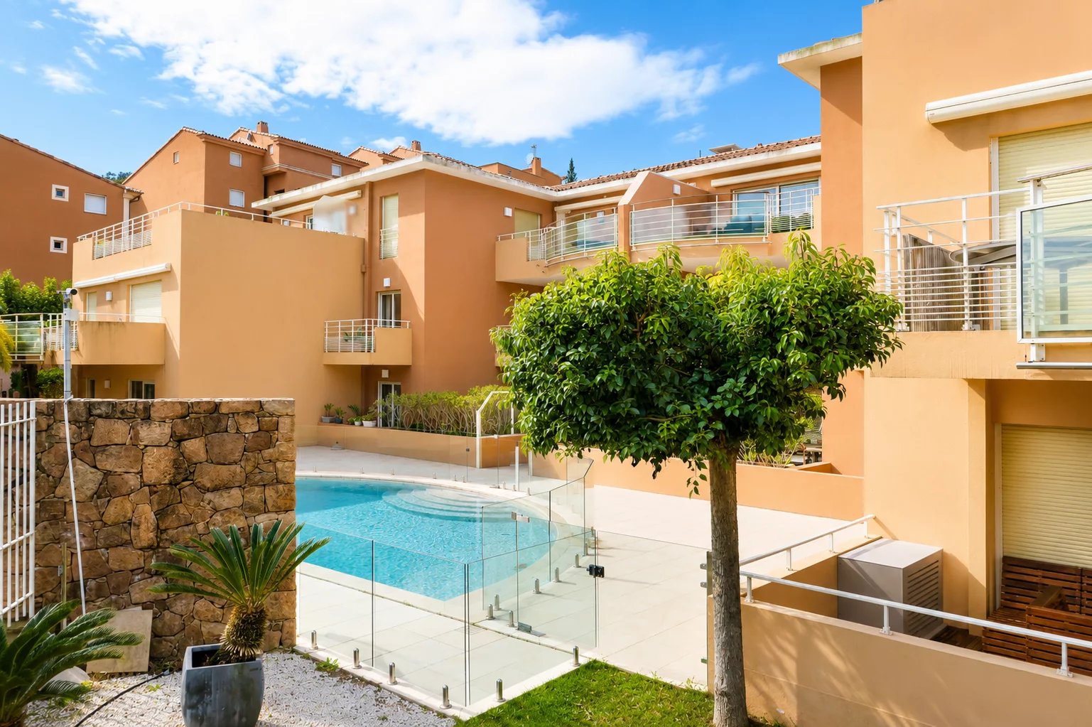 Image of Apartment - 2 Bedrooms for Sale in Alpes-Maritimes-Théoule-sur-Mer-France, Image 1