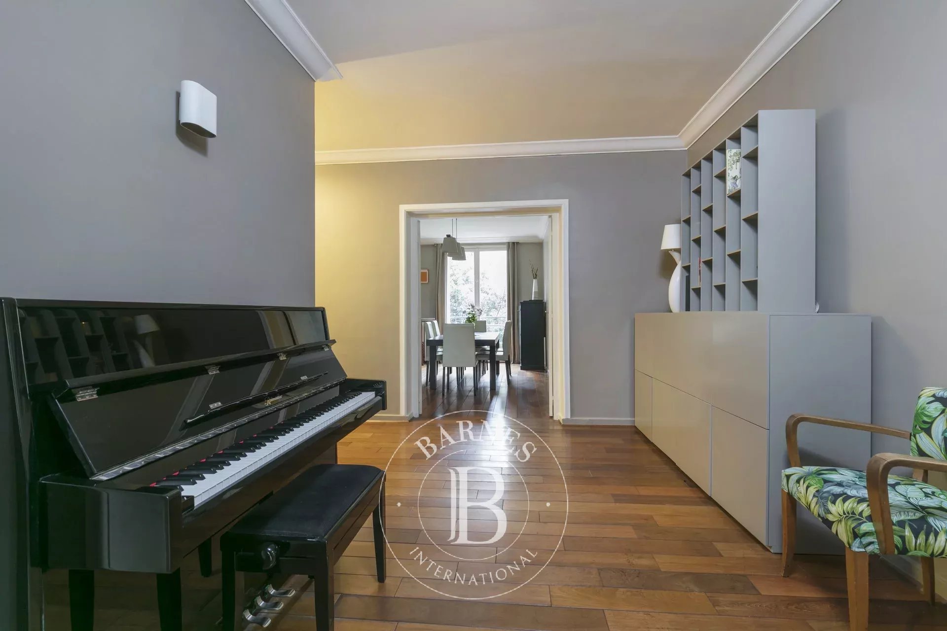 NEUILLY - MAIRIE MERMOZ - 3-BEDROOM APARTMENT - picture 12