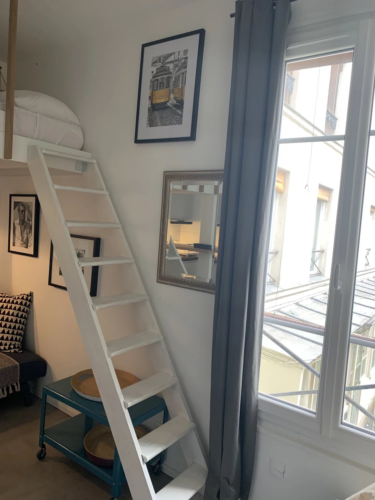 STUDIO 12M2- BON ETAT - RUE DES VINAIGRIERS - Image Array