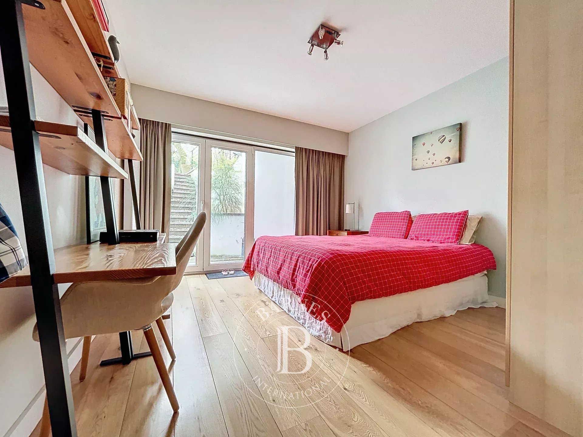 Ixelles - Lesbroussart -  Luxury apartment, 4 bedrooms with large garden