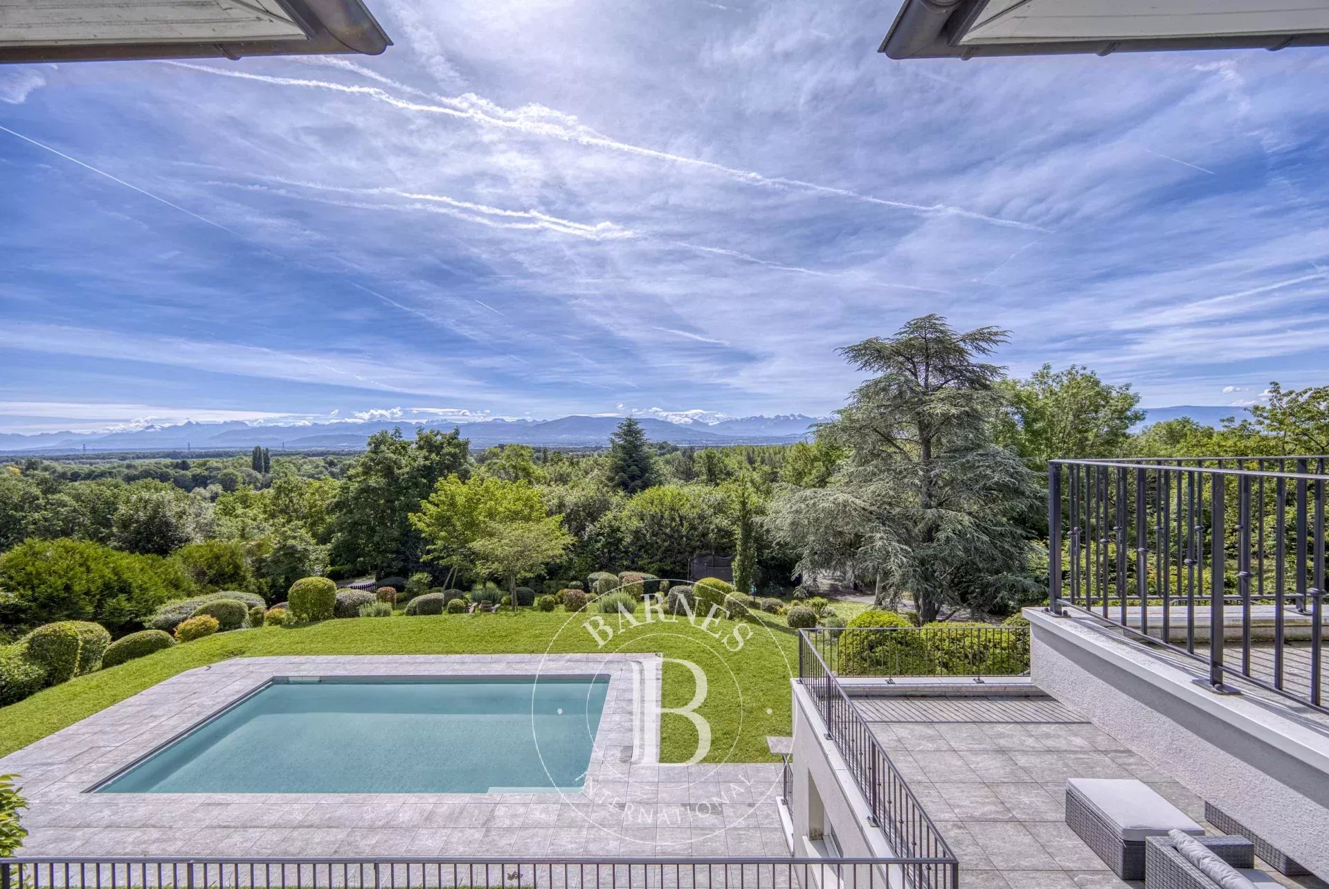 BARNES Pays de Gex - GRILLY - STANDING VILLA - 11 ROOMS - 448 M² - MONT-BLANC & LEMAN VIEW