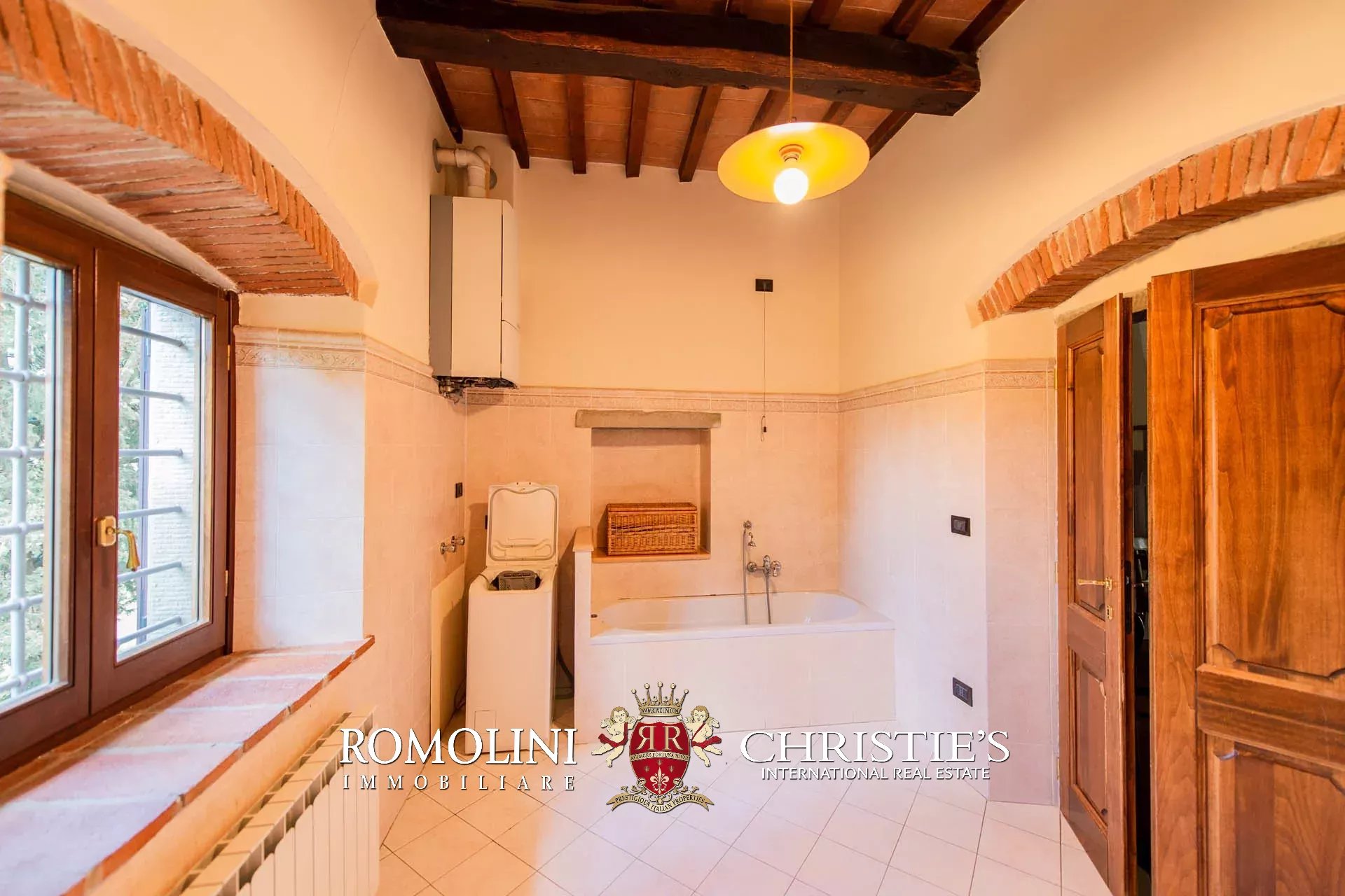 6 Bedroom Villa/Townhouse's Image 34