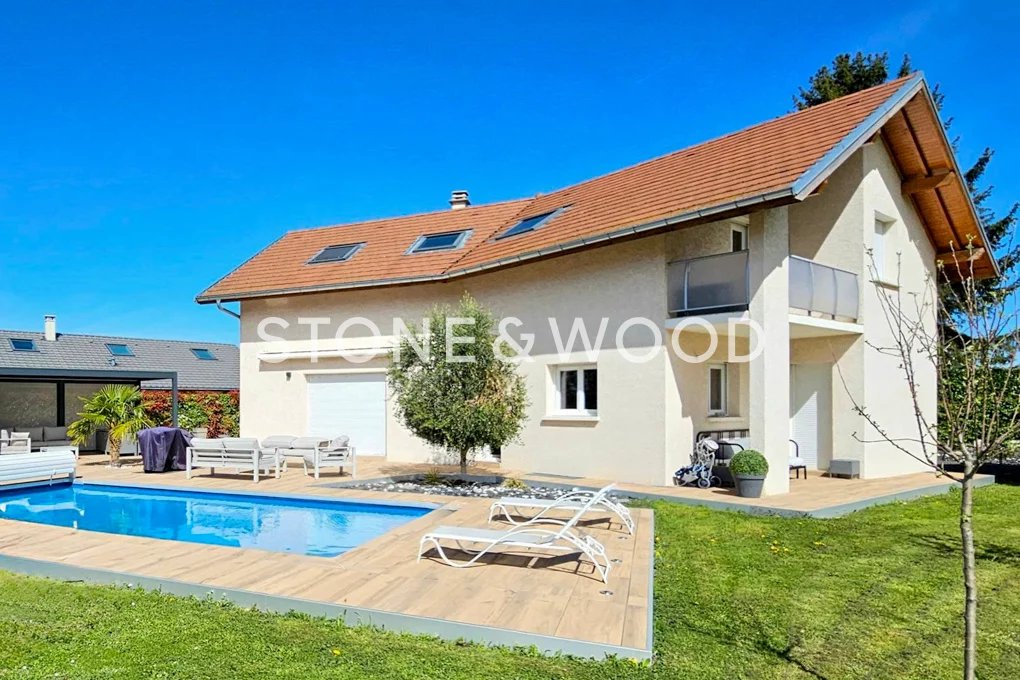 Villa moderne familiale avec piscine et vue dégagée