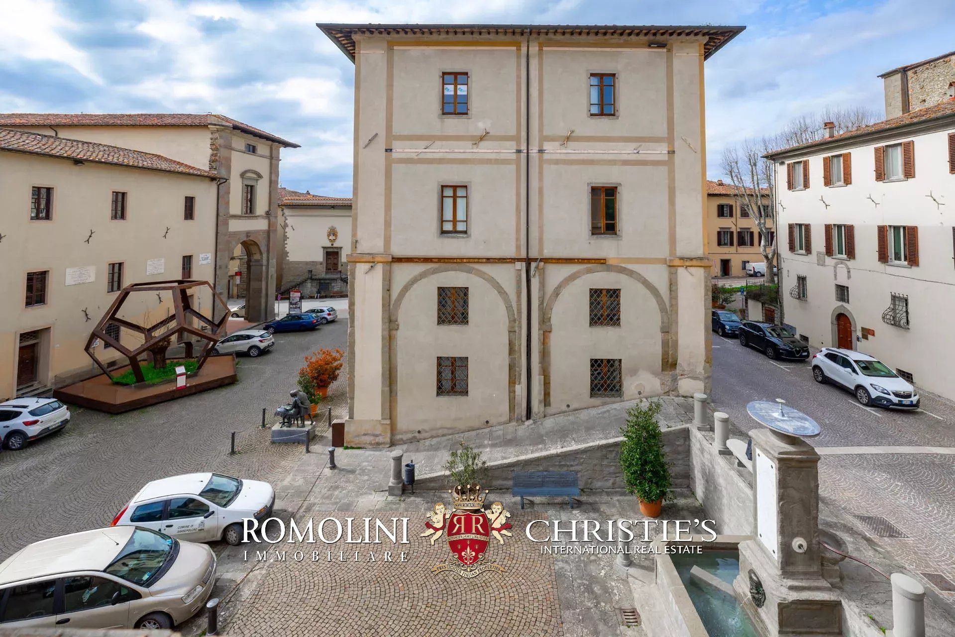 8 Bedroom Villa/Townhouse's Image 42