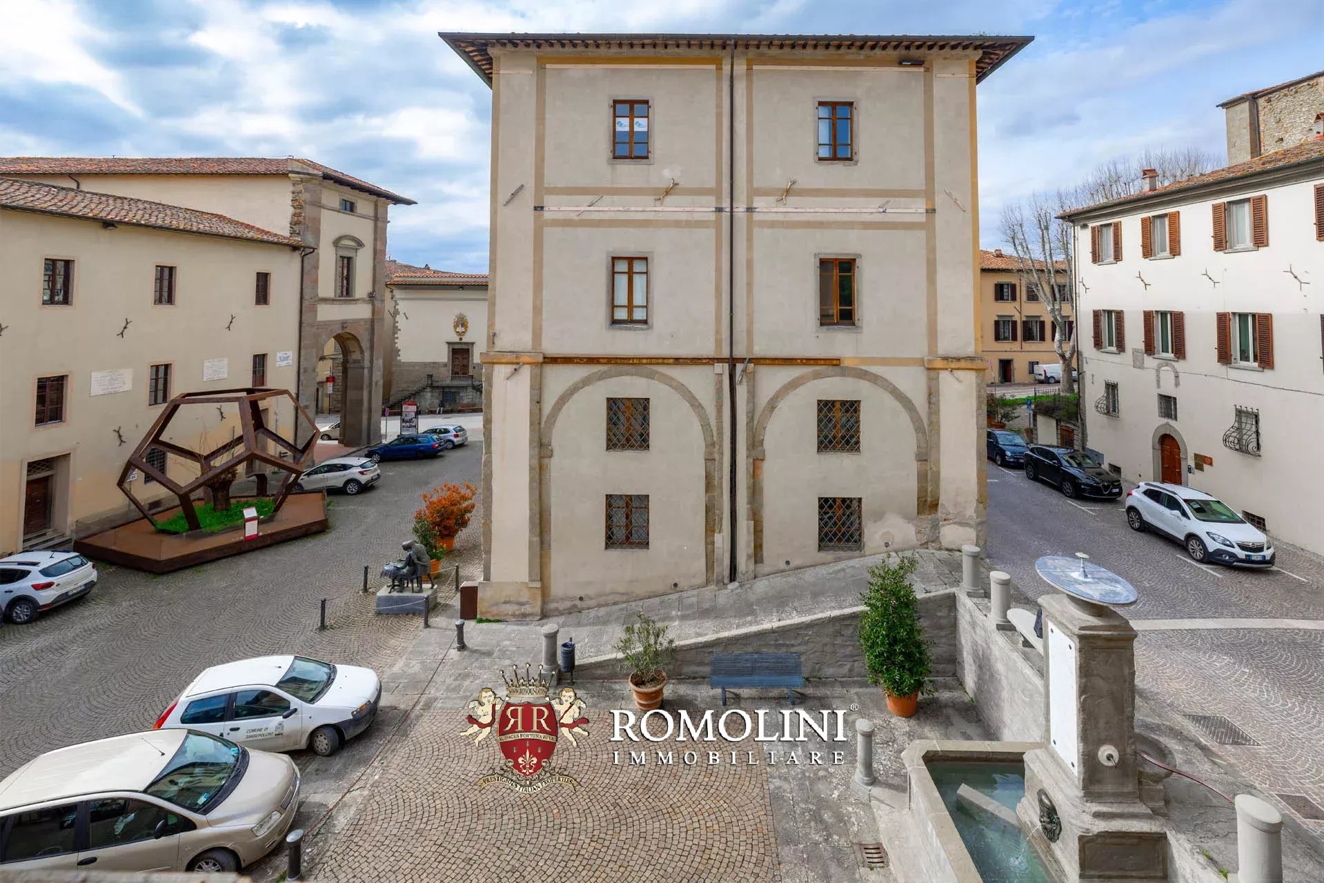 8 Bedroom Villa/Townhouse's Image 42