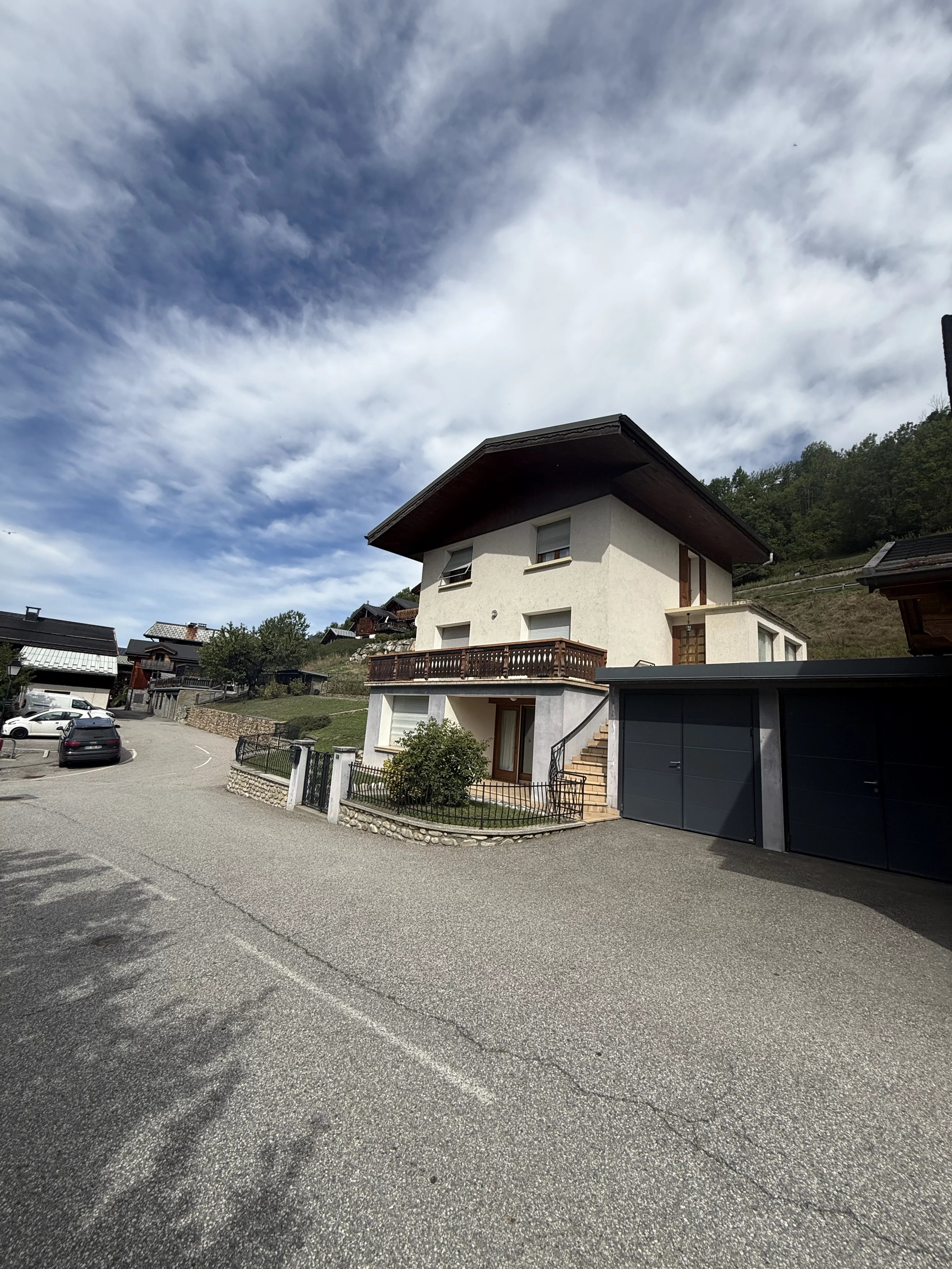 Maison spacieuse avec vue montagne à Bozel — photo 4