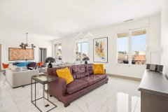Four-Bedroom Apartment in the Heart of Cannes — photo 4 of 7