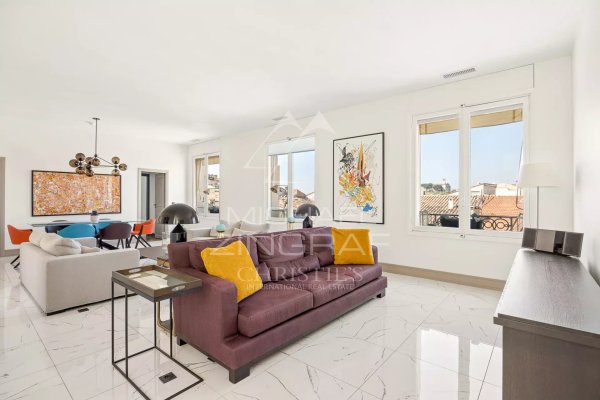 Four-Bedroom Apartment in the Heart of Cannes — photo 4