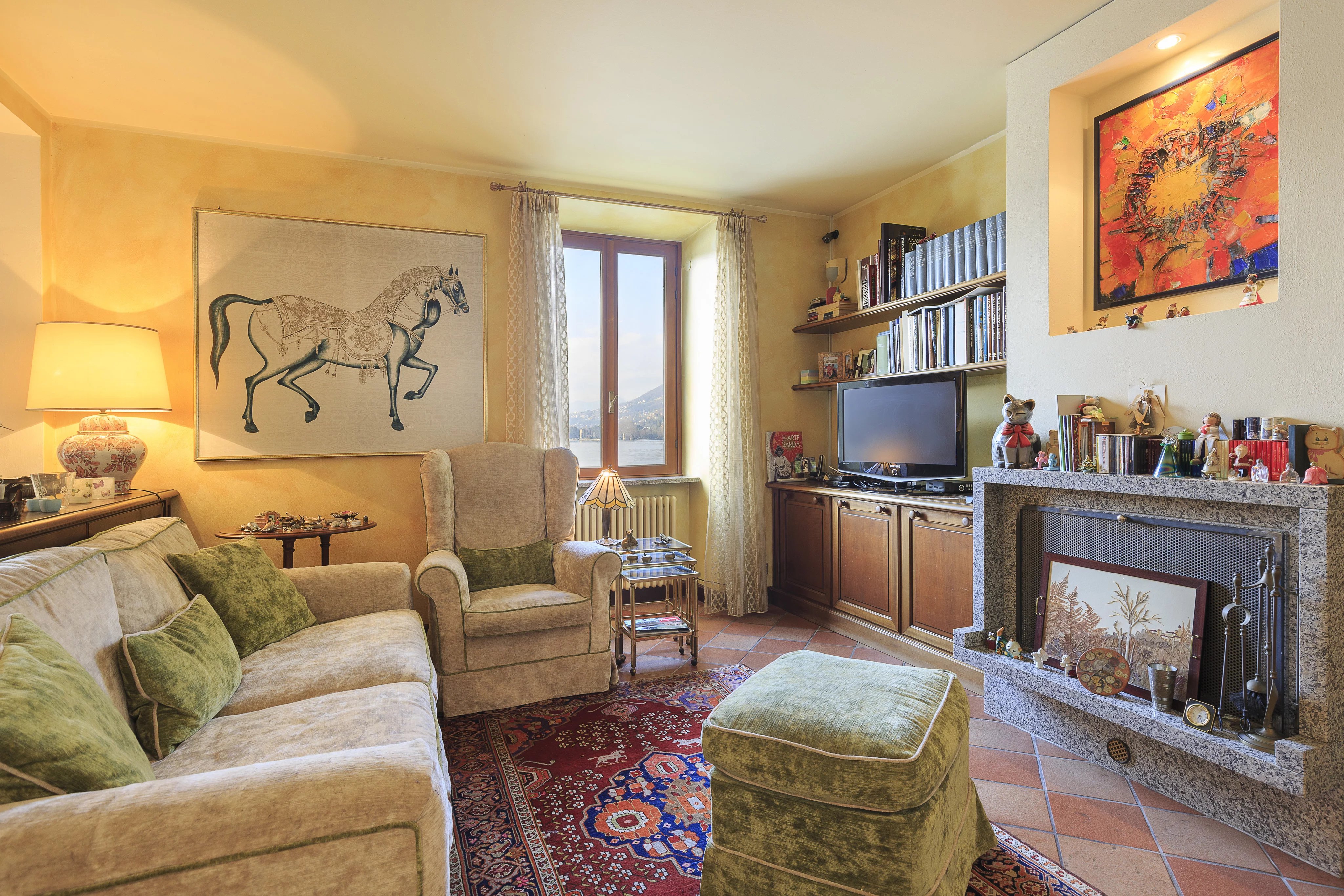 Portion of Villa, pied à l'eau, for sale in Como, on the Lake. - picture 6 title=