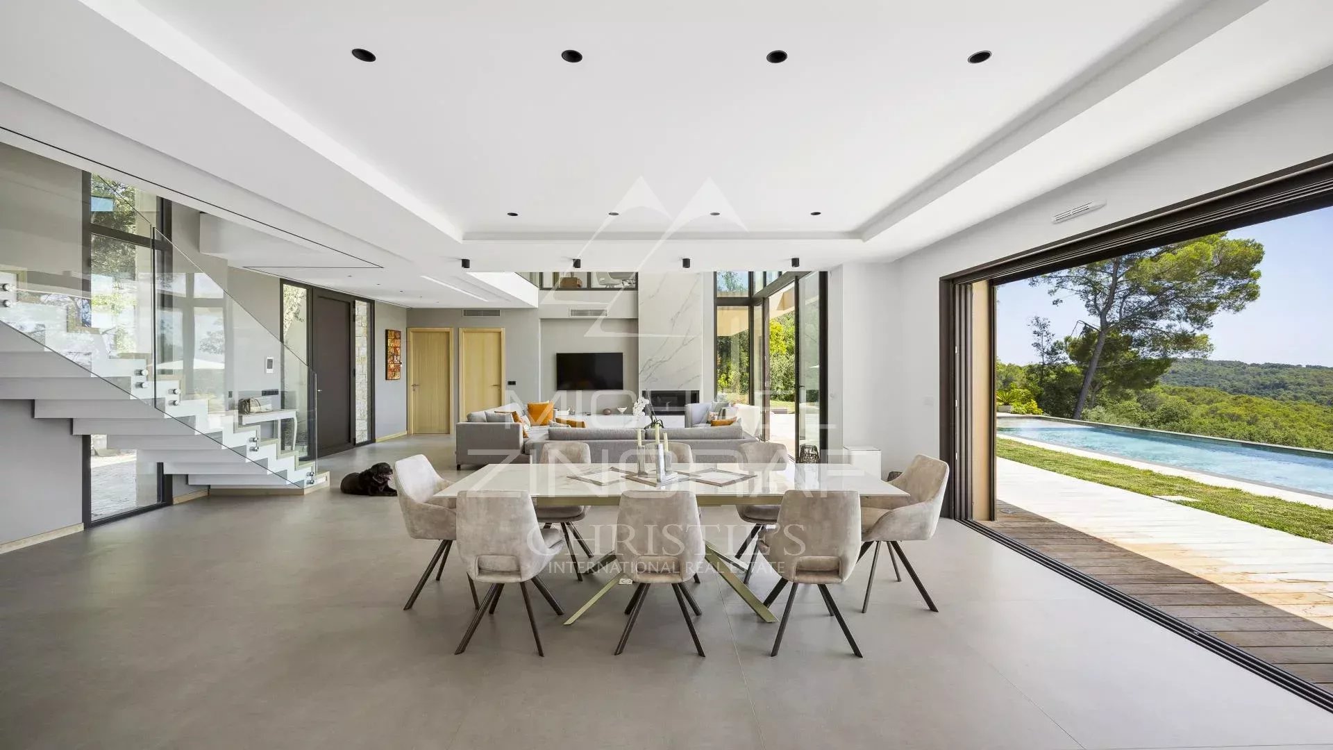 5 Bedroom Villa/Townhouse's Image 7