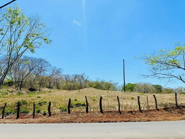 2 lotes a sólo 10 min de Tamarindo con todos los servicios disponibles