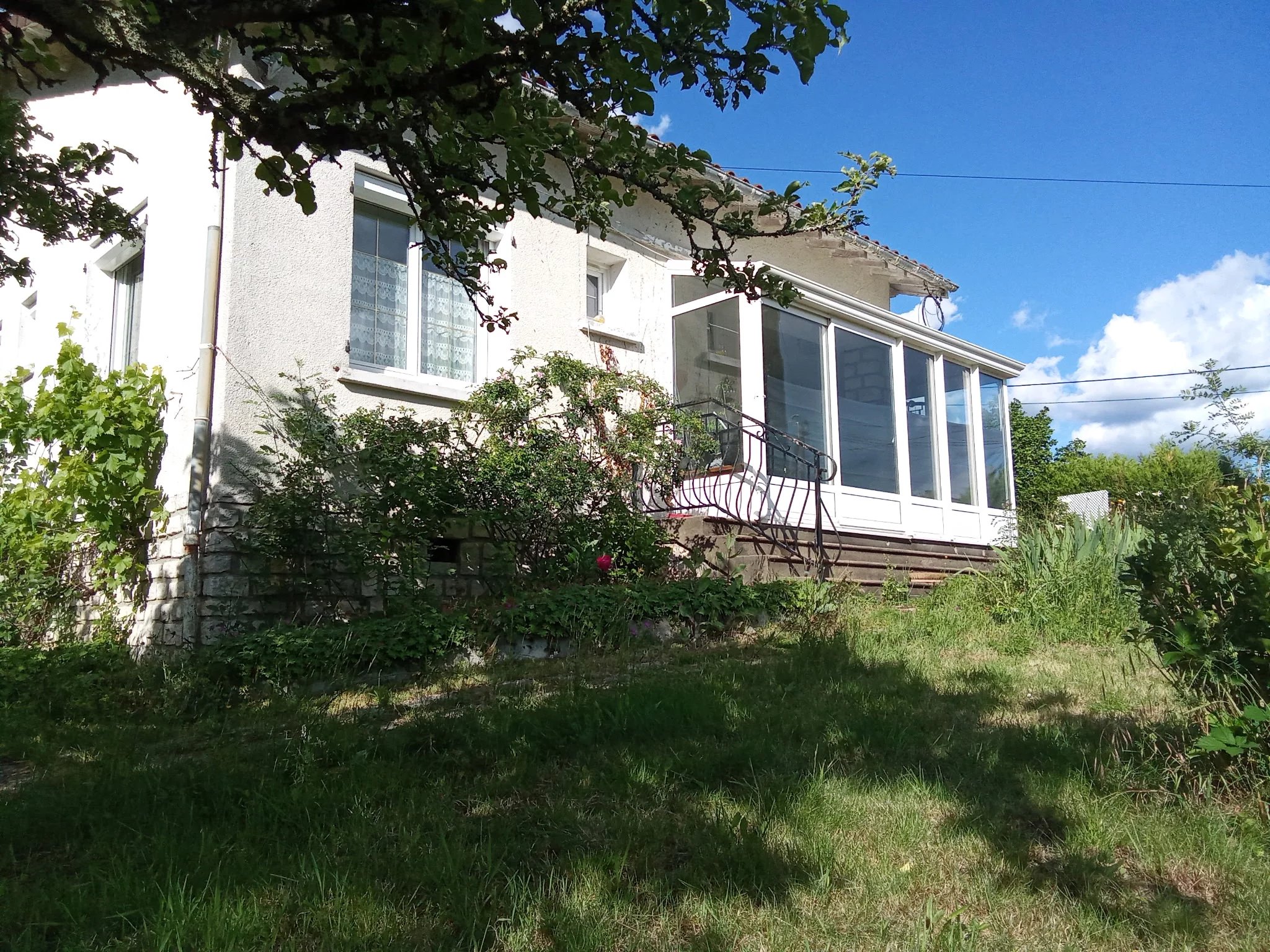 Charming 2-Bedroom House with Pool in Piégut-Pluviers