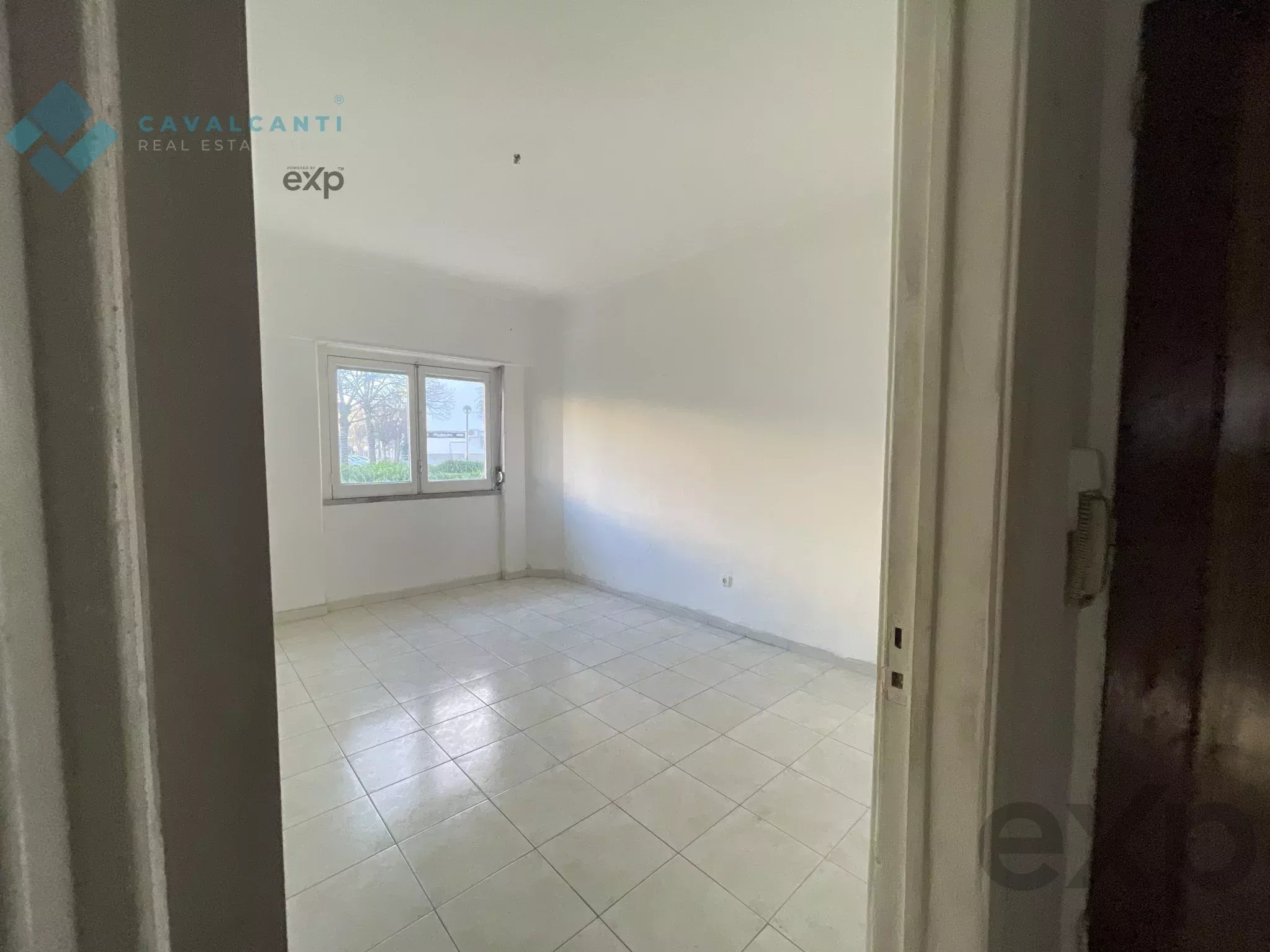 T2 to remodel - Carnaxide | Ideal for own home or investment 2790-005 image 8