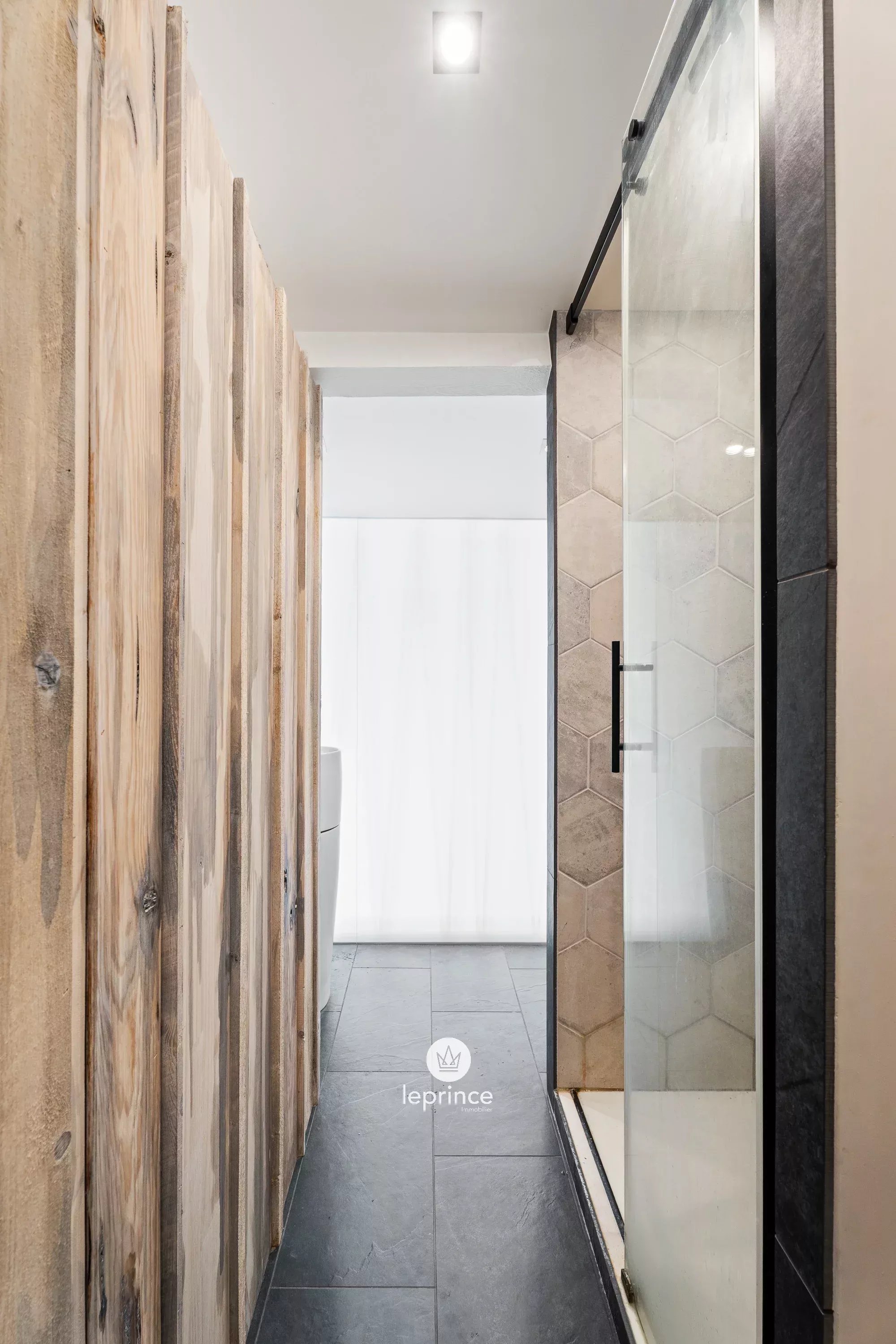 Nice Saint-Roch: 2-Bedroom Apartment – Terrace – Garage & Cellar