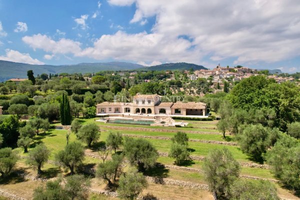Villa for sale in Chateauneuf-de-Grasse, Cote d'Azur — photo 1