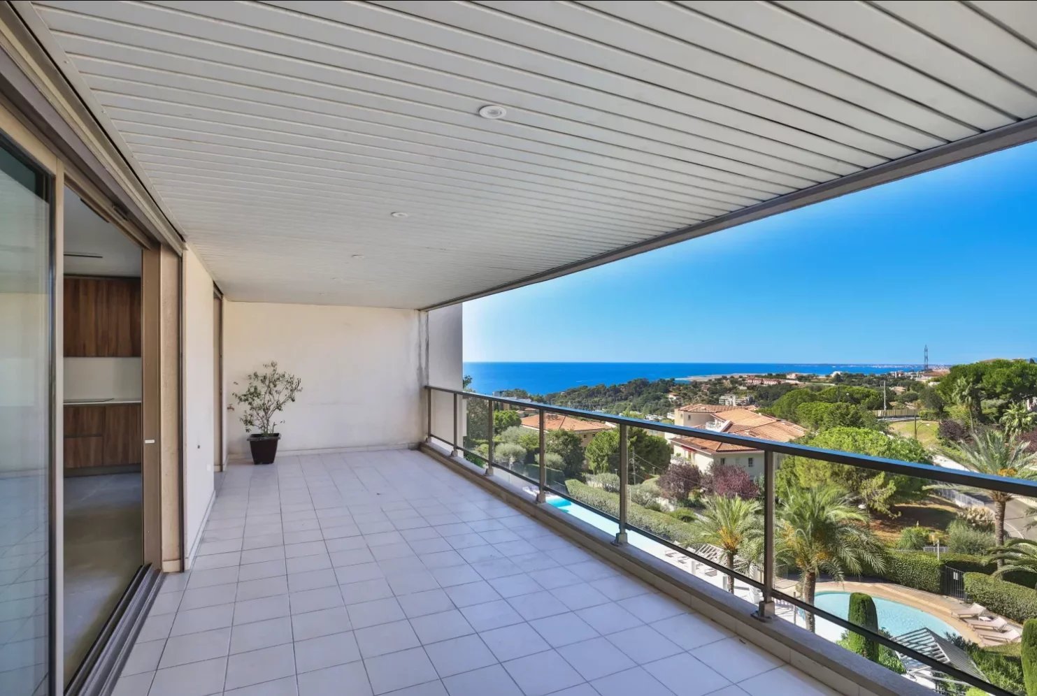 Nice - Parc Imperial - 4 bedrooms with terraces overlooking the sea, double garage and a car park space