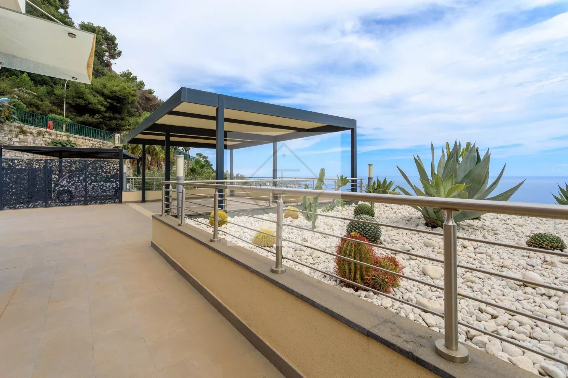 MAGNIFIQUE APPARTEMENT AVEC VUE MER PANORAMIQUE À ROQUEBRUNE-CAP-MARTIN — photo 10