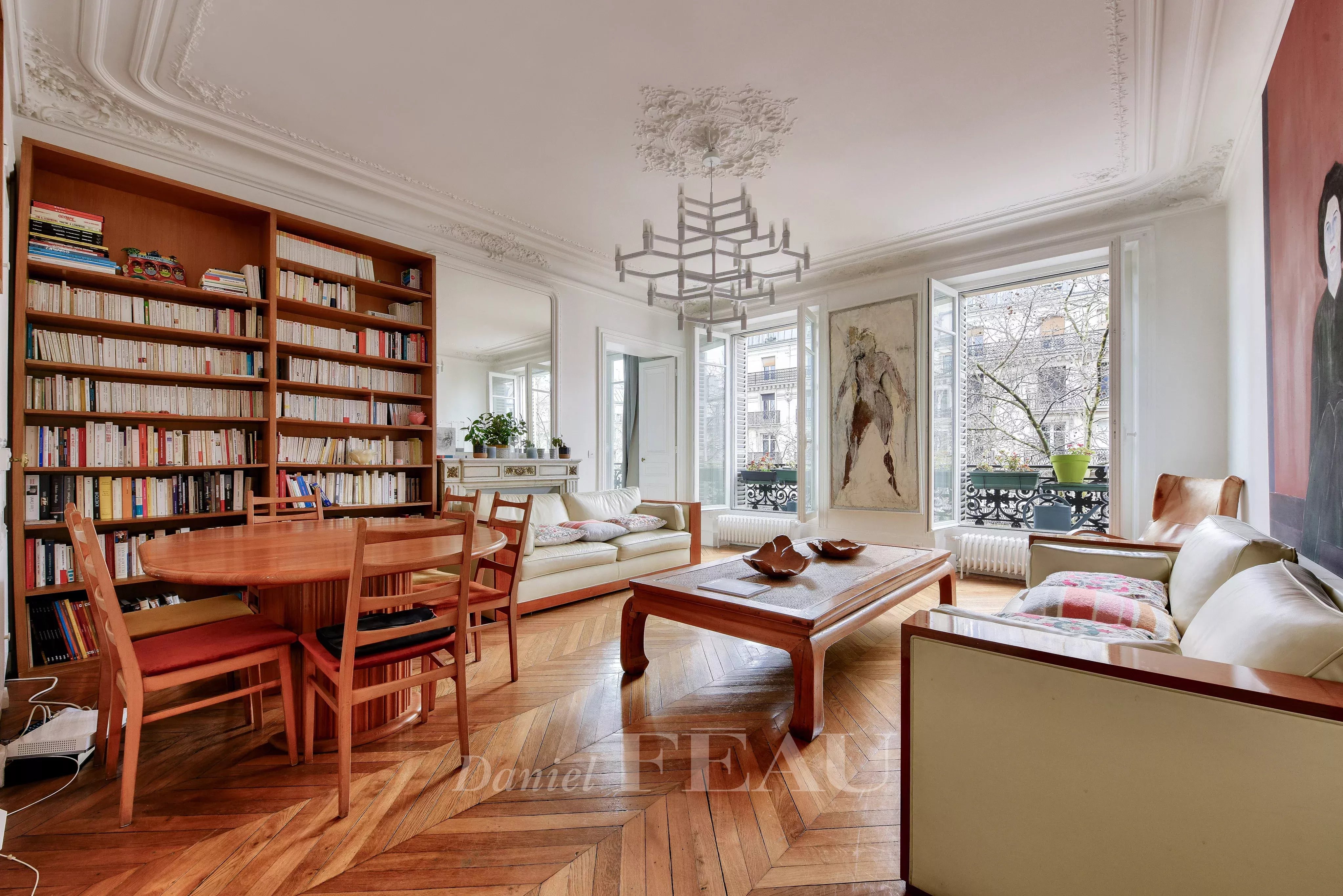 Paris 4th District –  An elegant 4-bed apartment
