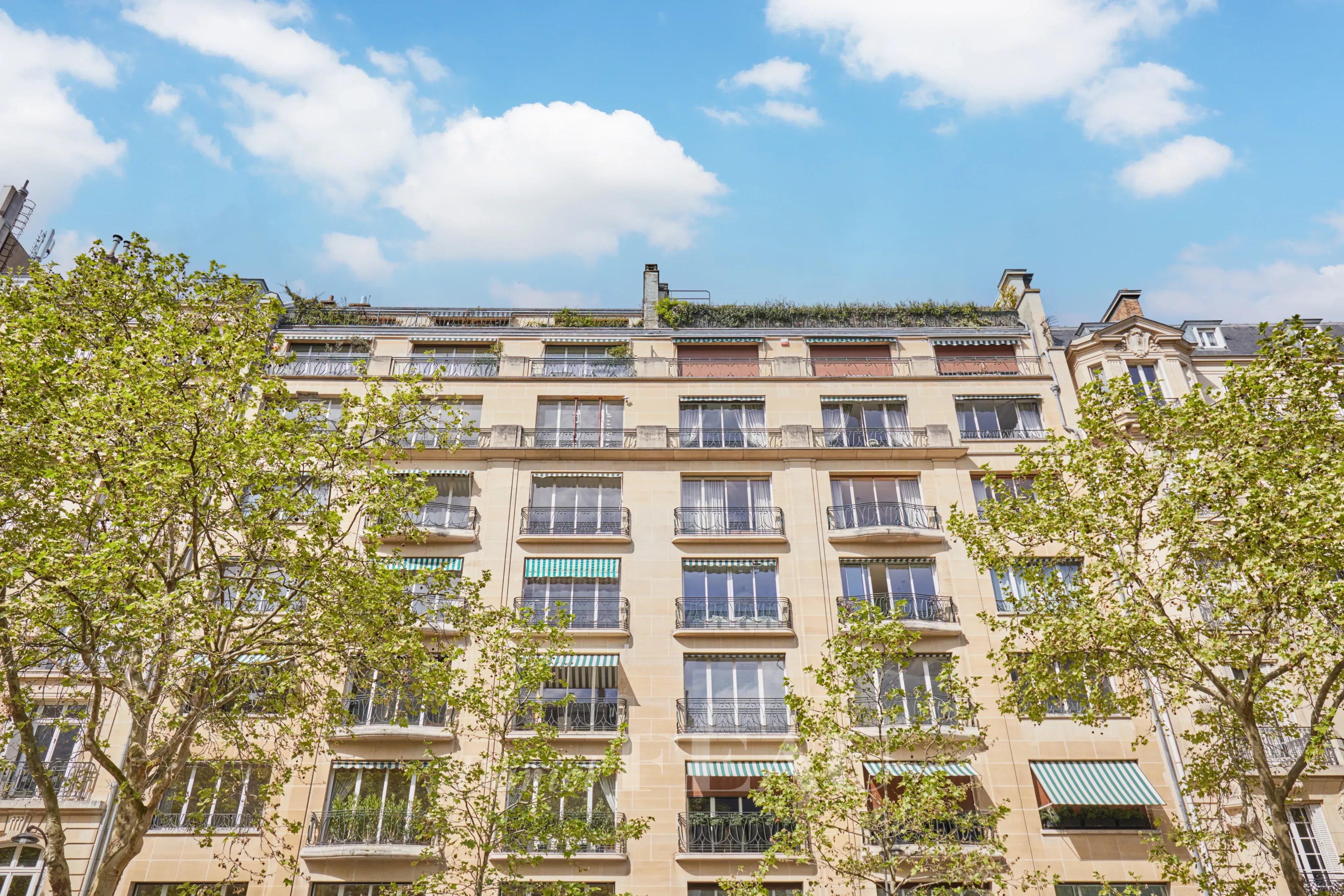 Sale Apartment Paris 16th