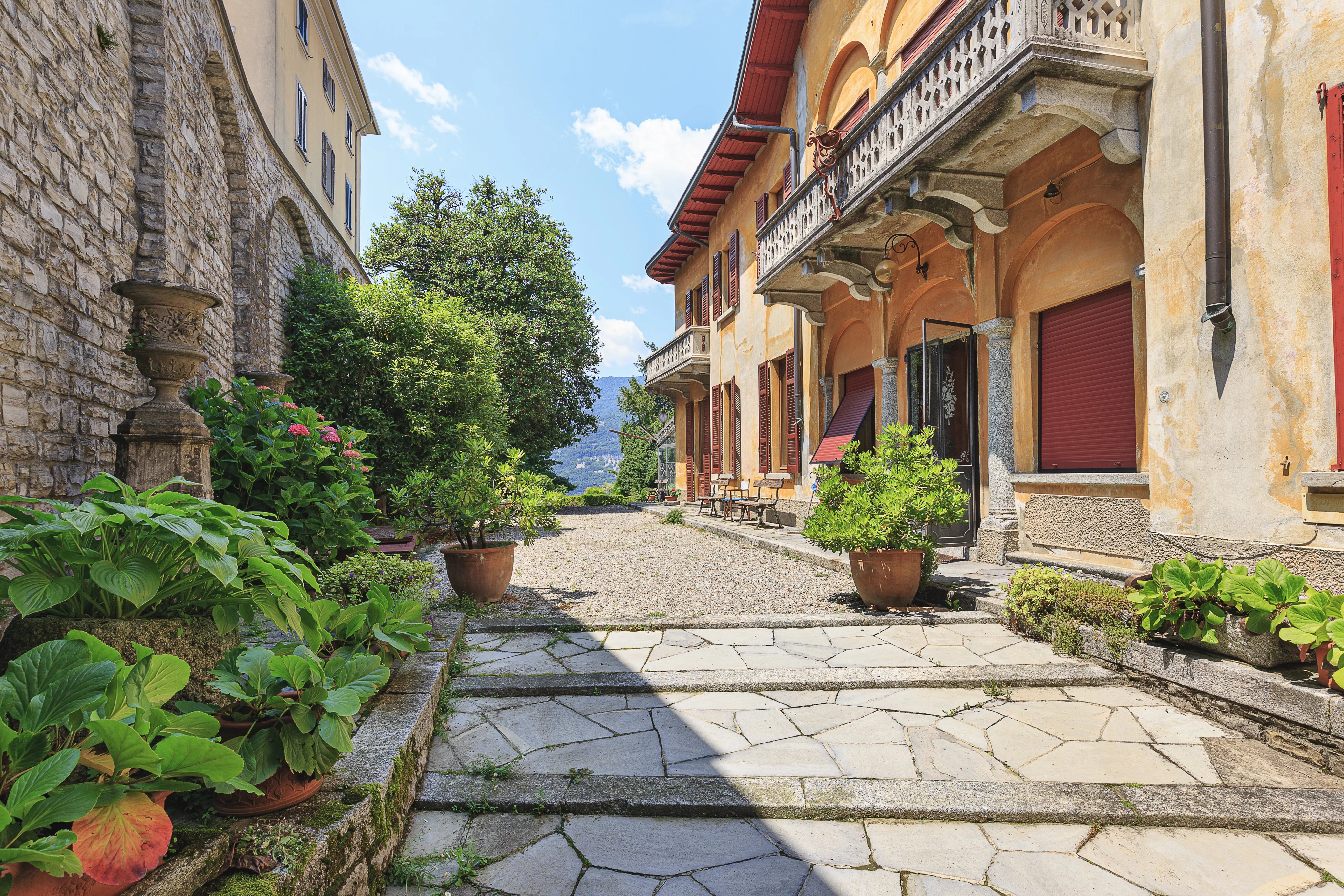 Villa D'Epoca with 7500 park - picture 26 title=