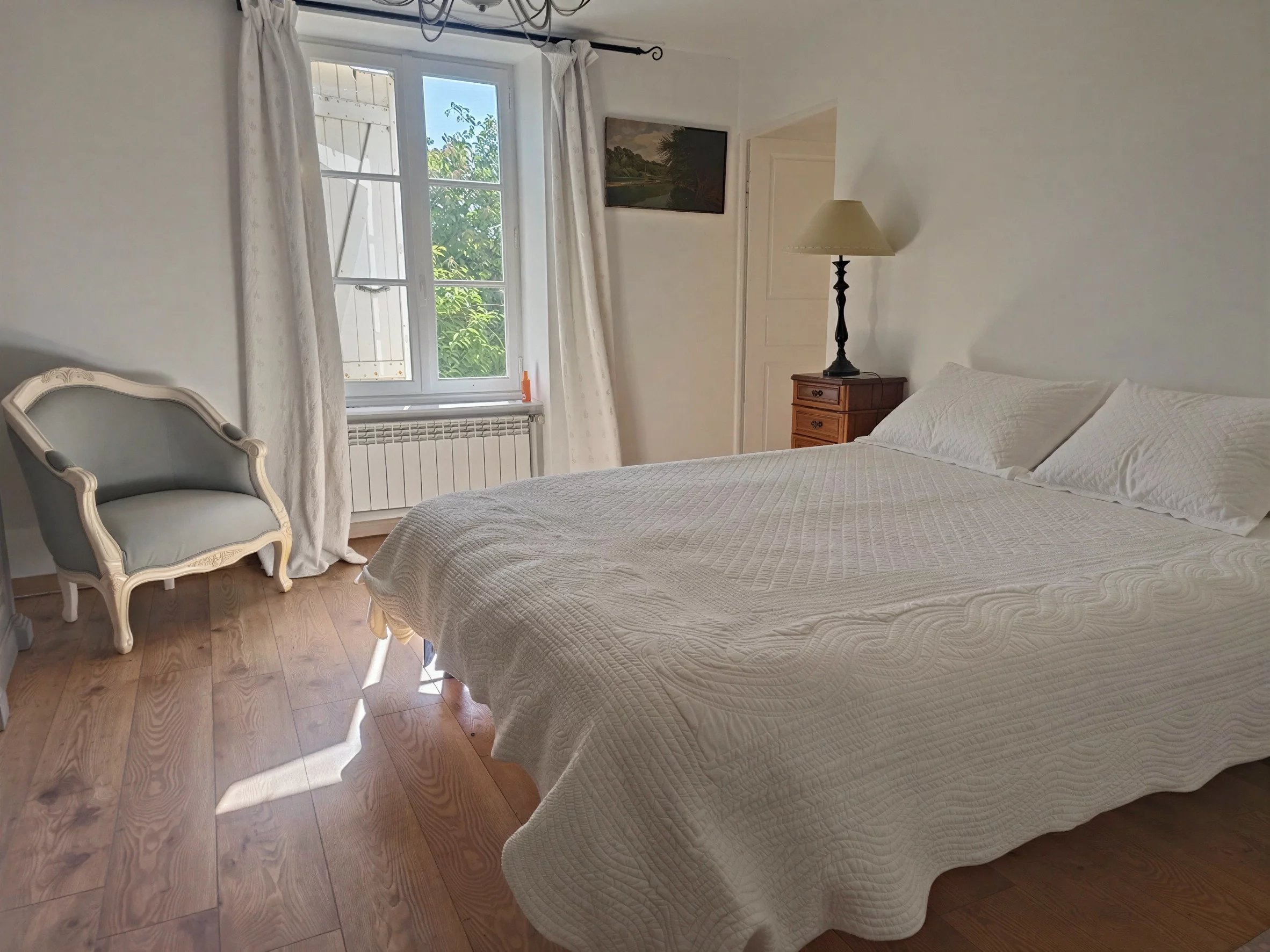 MAISON FAMILIALE DE CARACTÈRE AVEC PISCINE ET DE NOMBREUSES DÉPENDANCES — photo 19