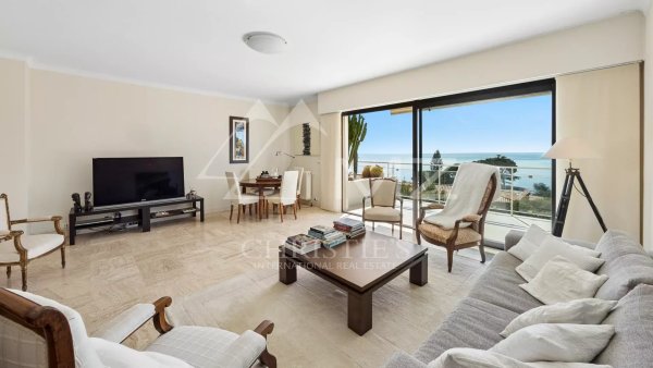 A three-bedroom flat in a stunning setting — photo 7