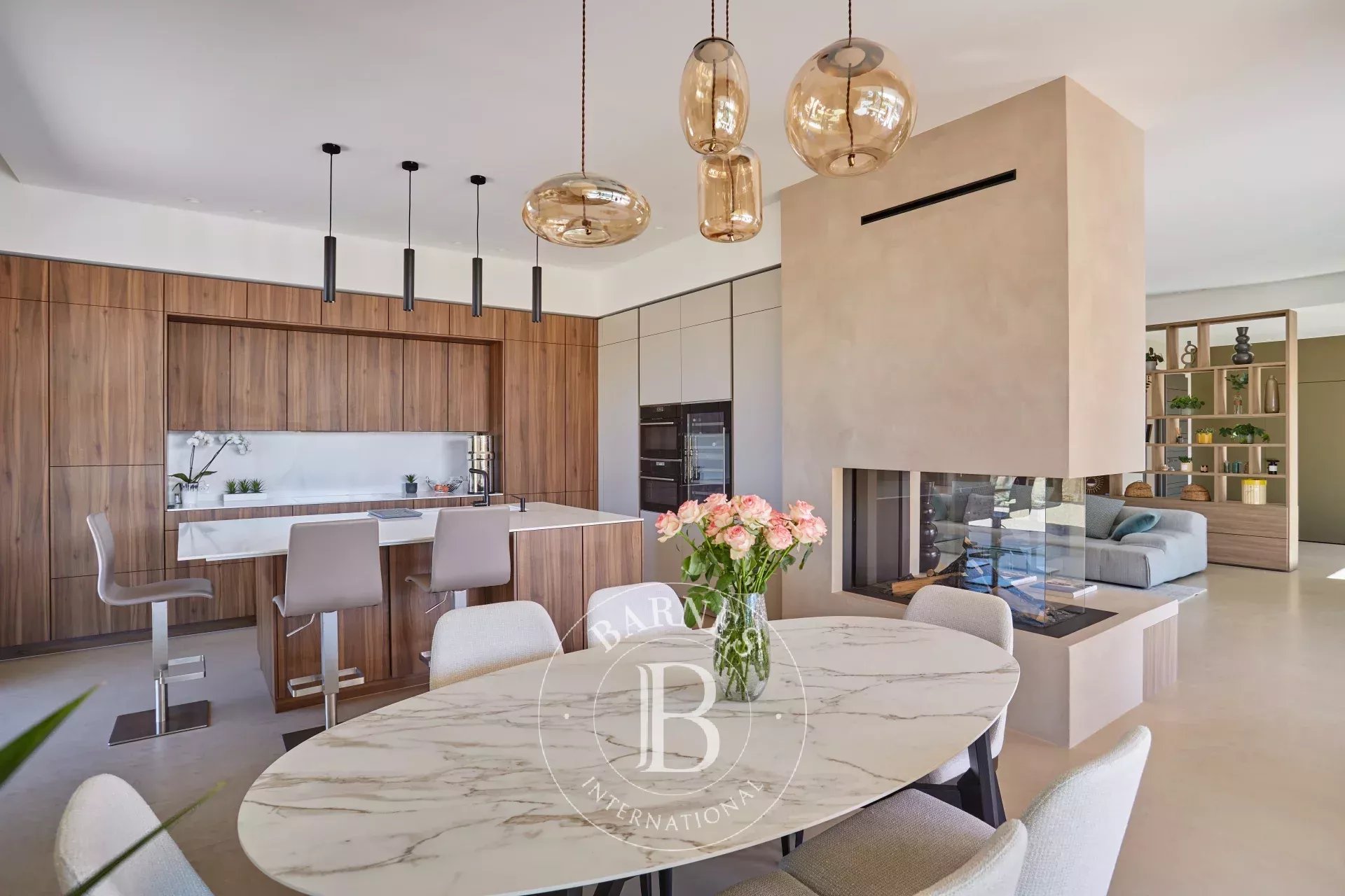 AIX-EN-PROVENCE — SINGLE-STORY HOUSE — 5 EN-SUITE BEDROOMS — HEATED POOL — WALKING DISTANCE TO AMENITIES - picture 6