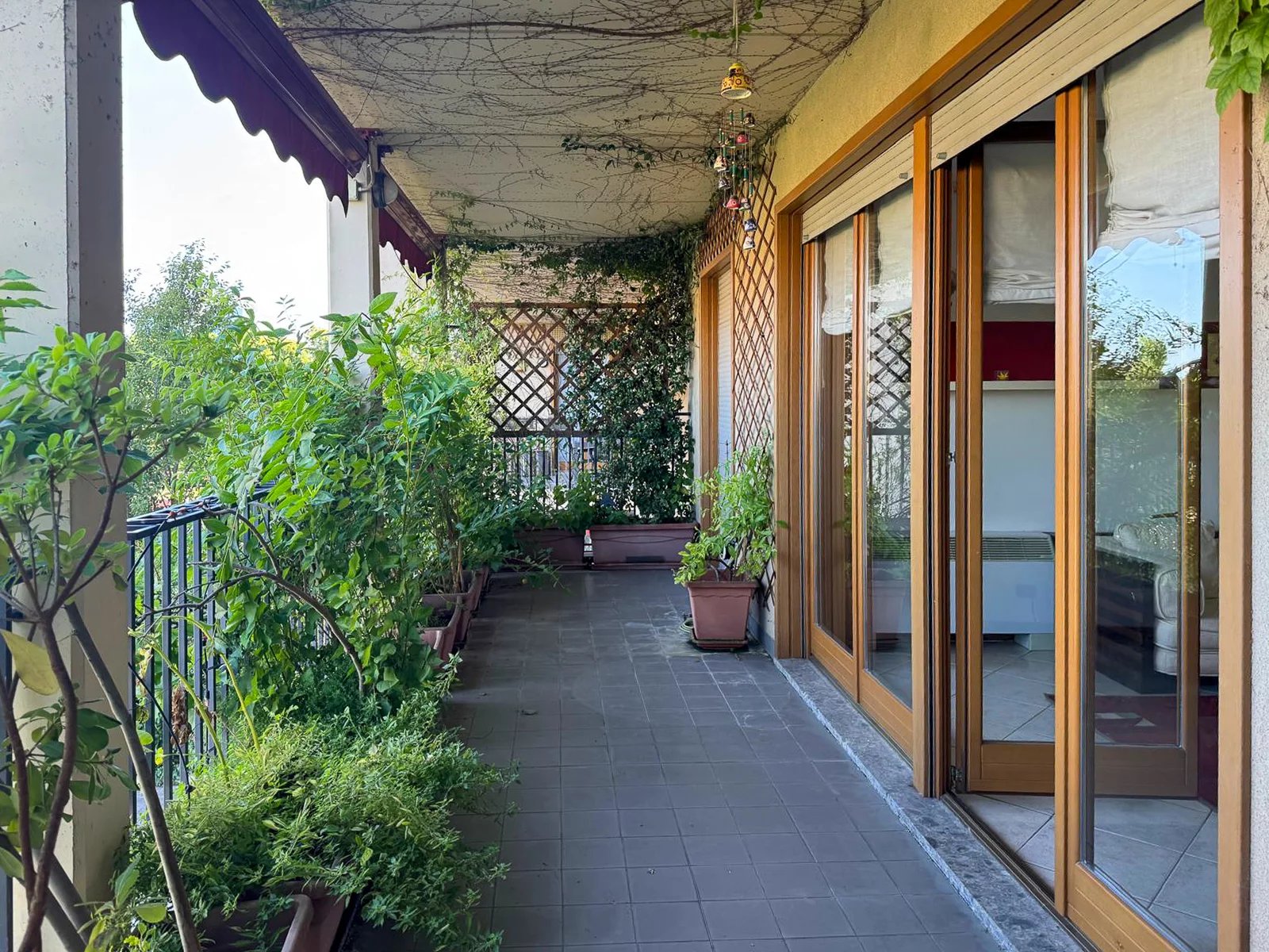 TRILOCALE  ARREDATO  CON TERRAZZO E BOX
