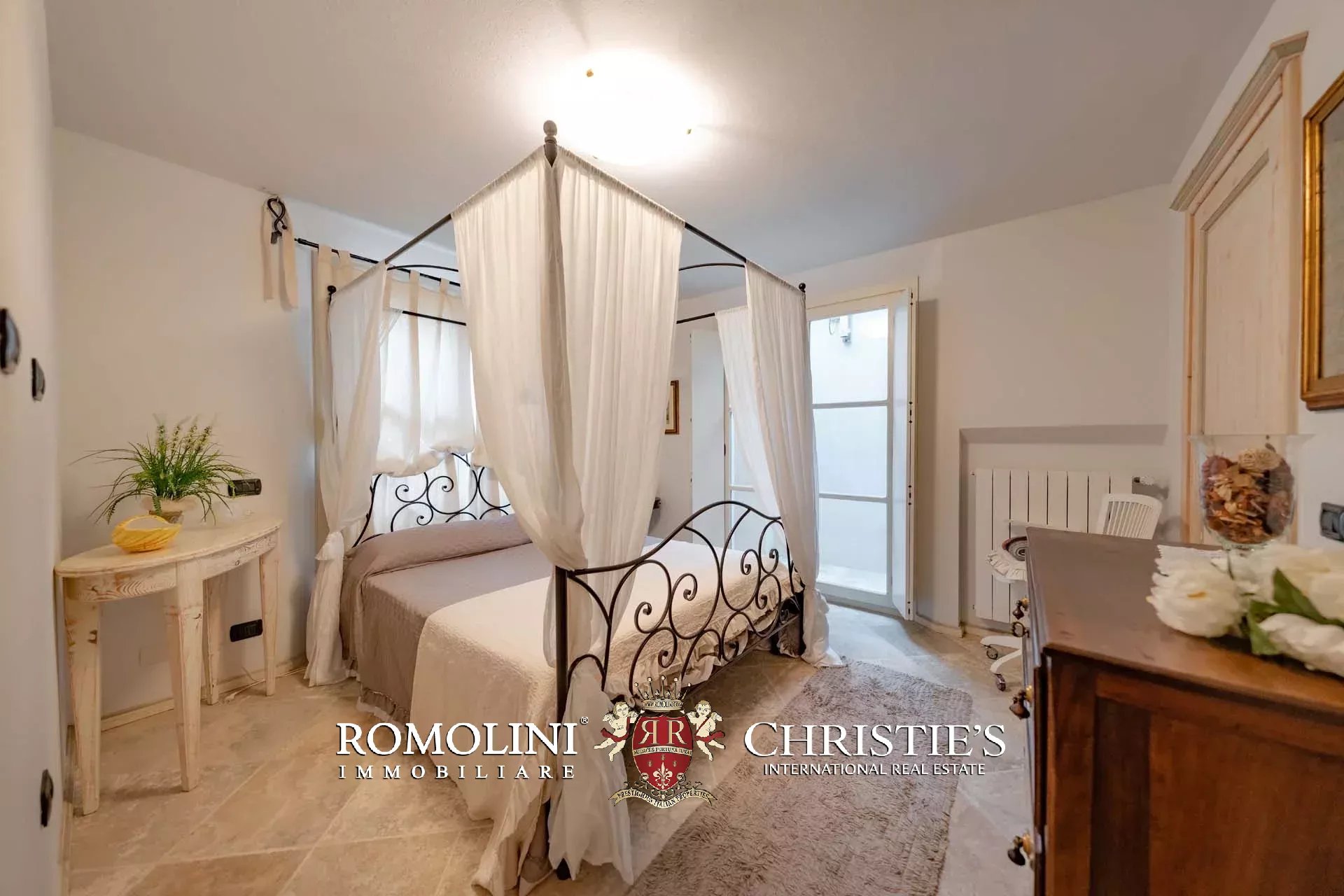 10 Bedroom Villa/Townhouse's Image 116