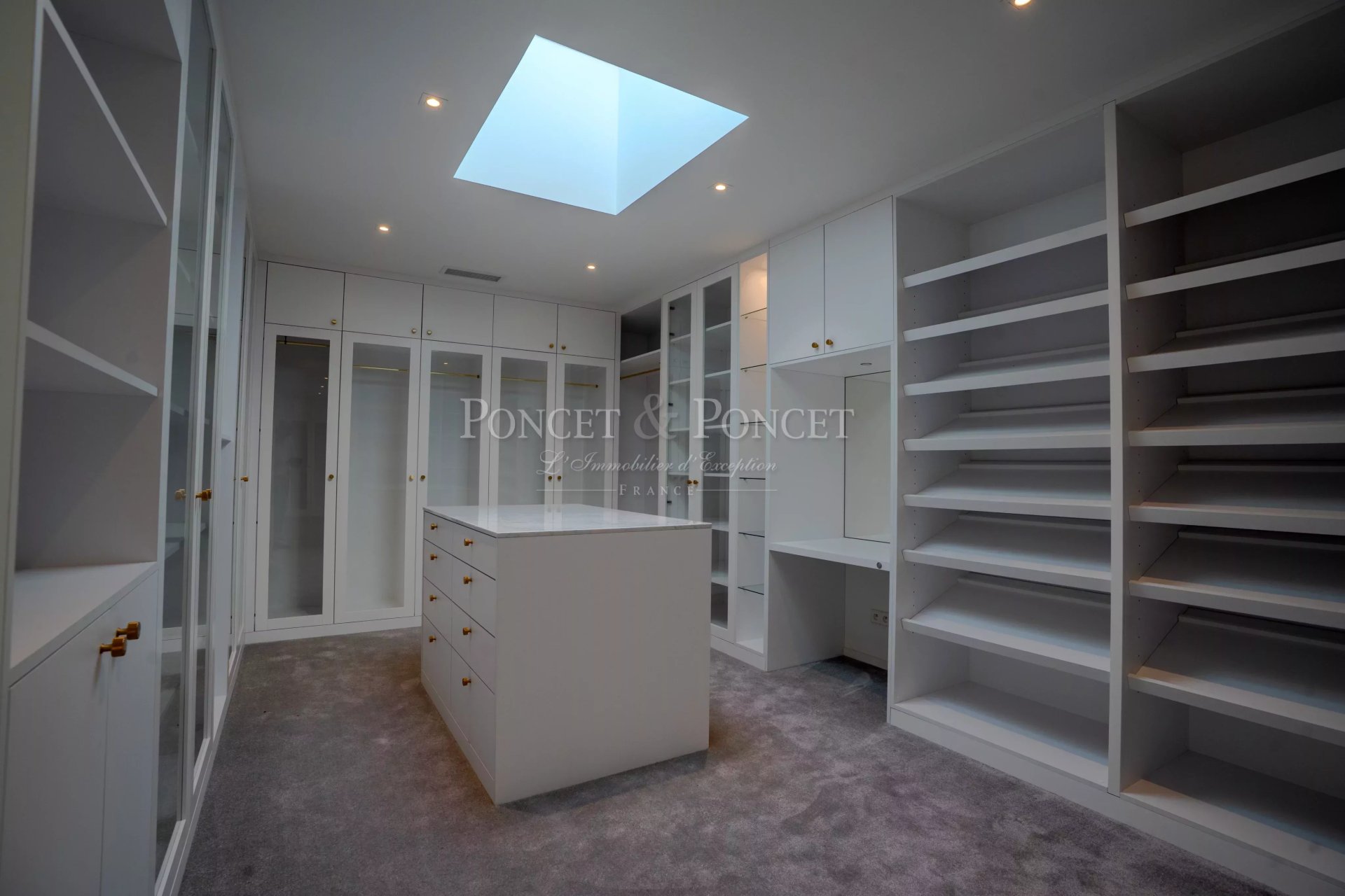 6 Bedroom Villa/Townhouse's Image 15