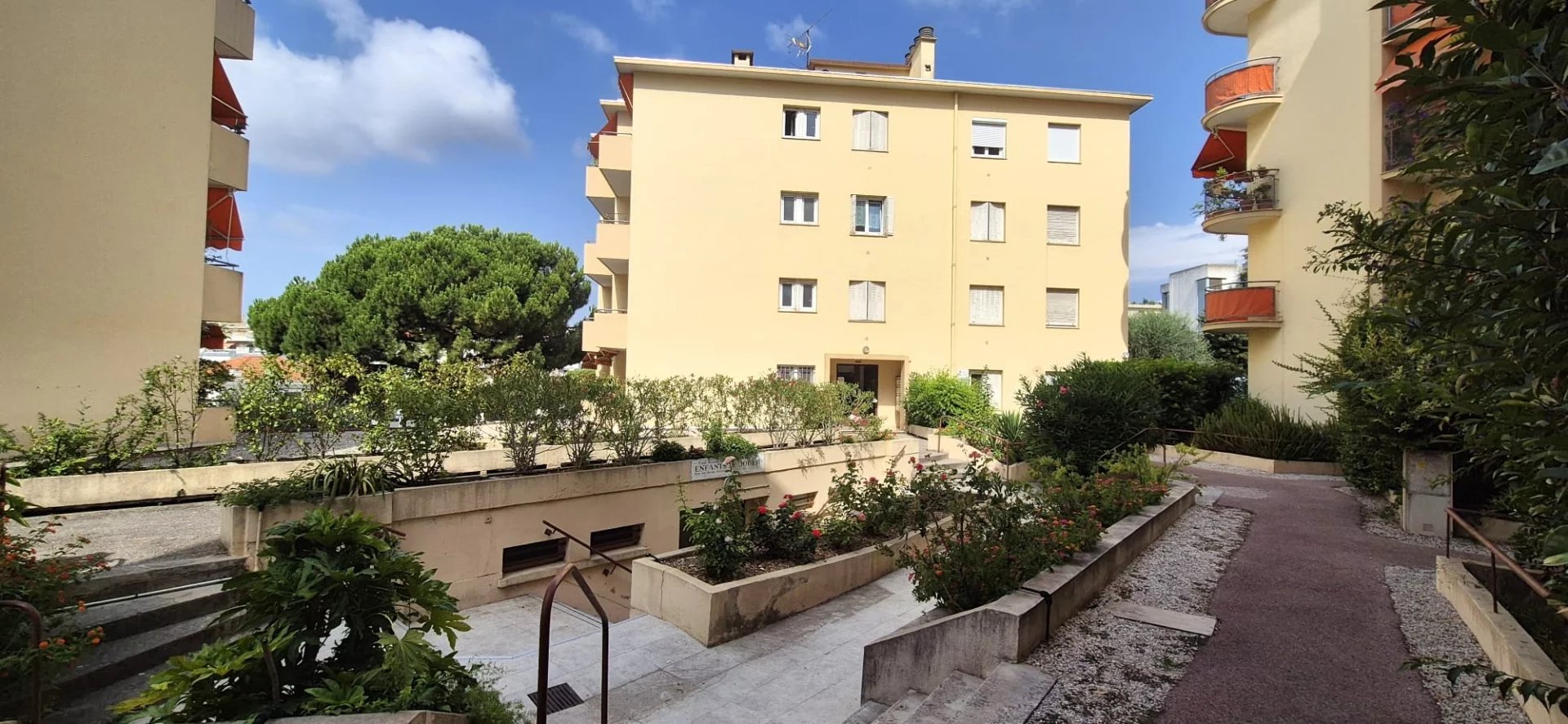 A louer à Nice, Cimiez Cap de Croix, 3 P balcons