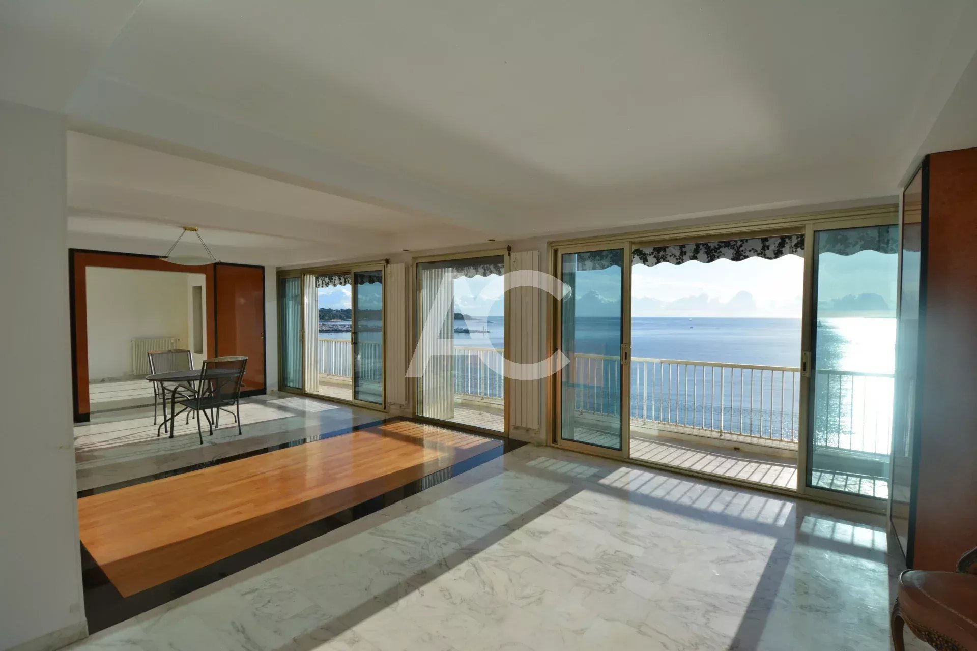 JUAN LES PINS FRONT DE MER