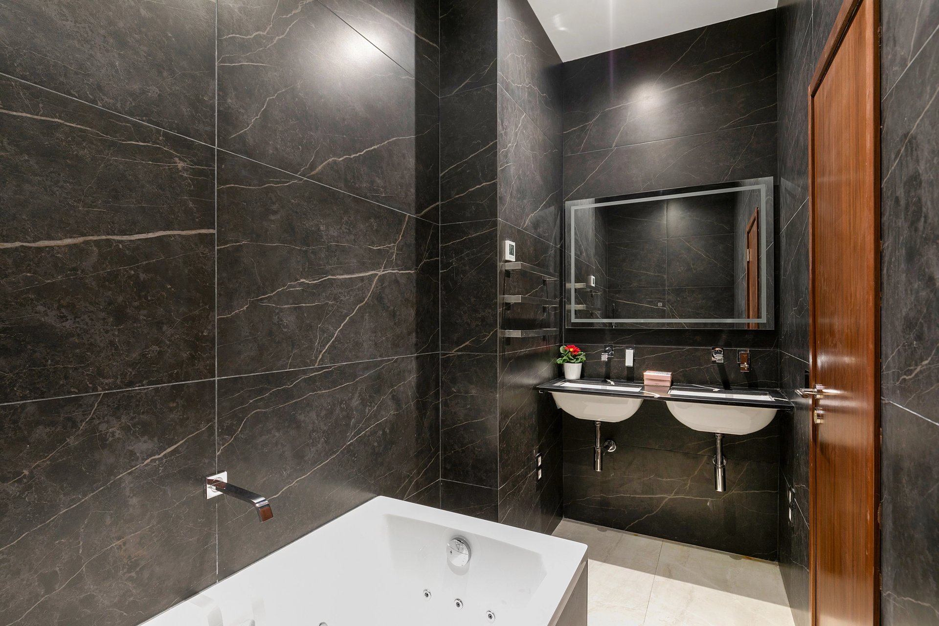 2 Bedroom Apartment/Flat's Image 5