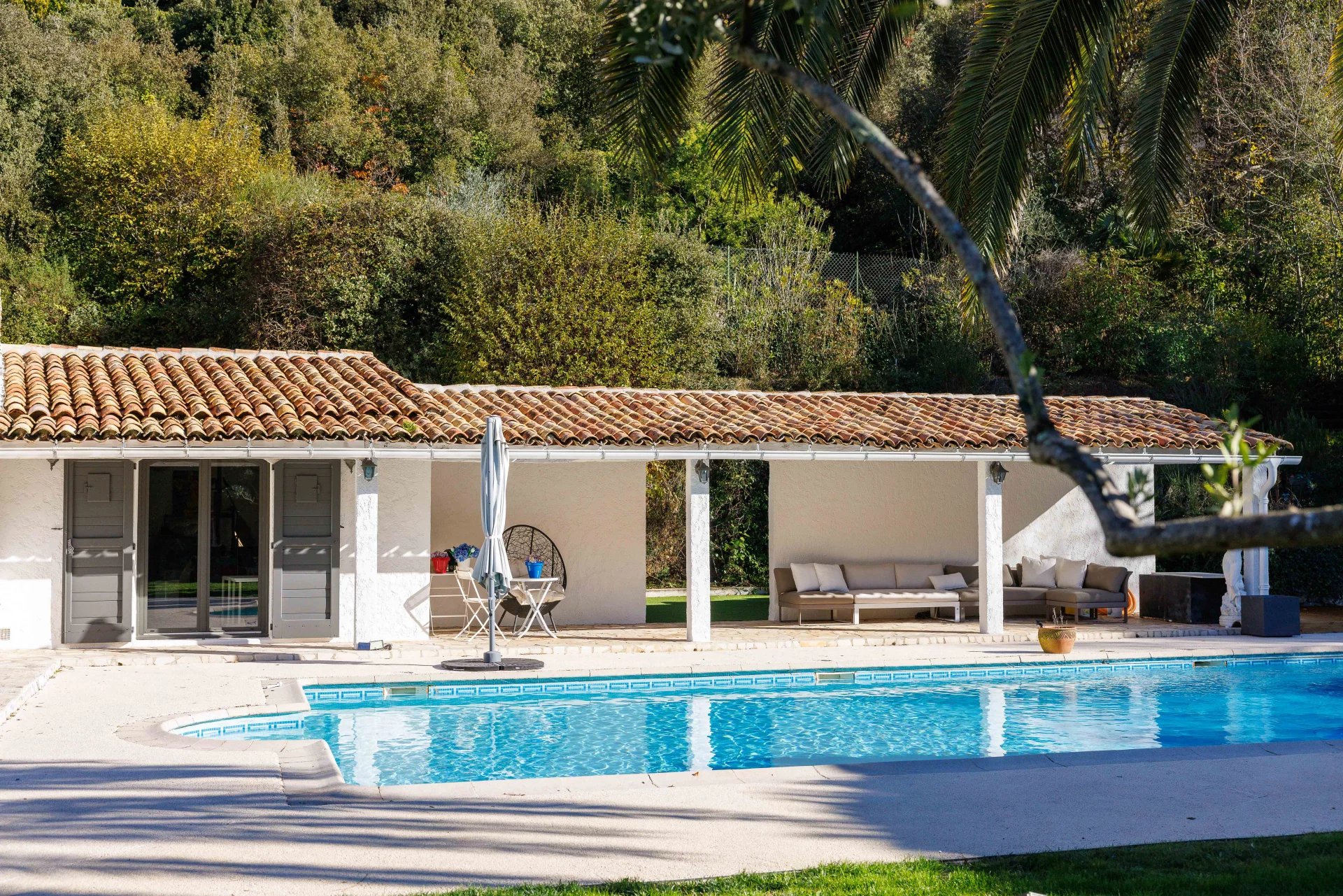 Large property on a renowned estate