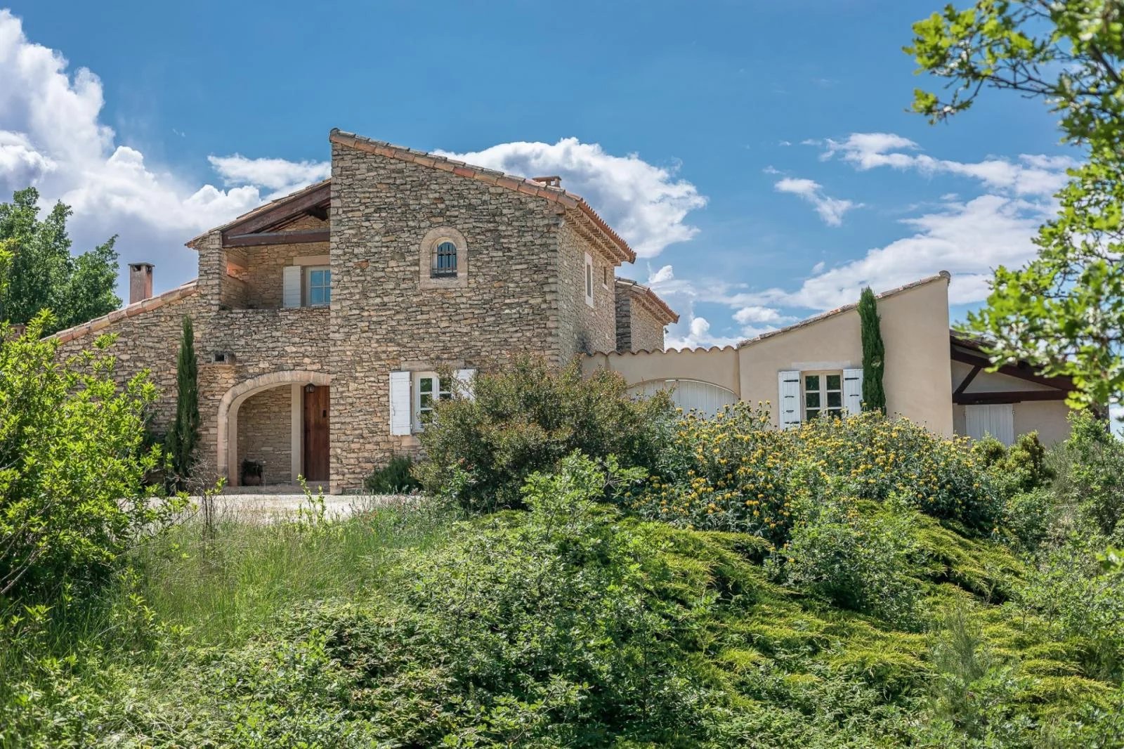 Roussillon - Propriété en pierres