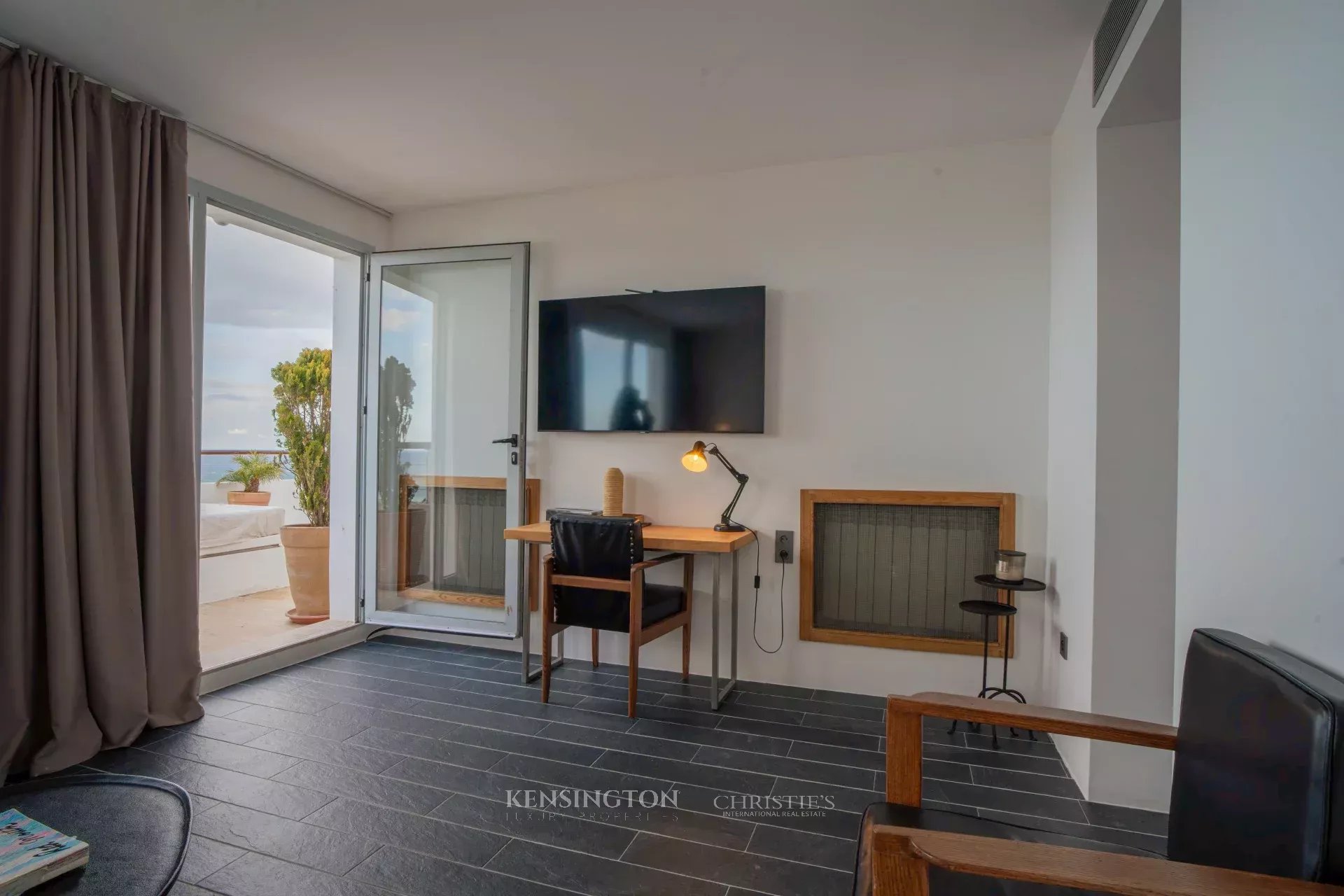 6 Bedroom Villa/Townhouse's Image 26