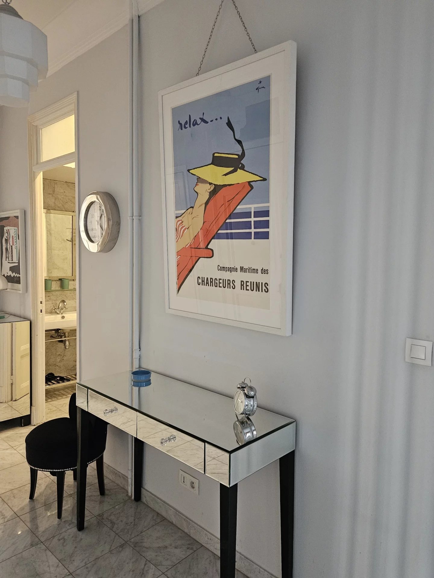 Spacious 2 room apartment in popular Carré d'Or