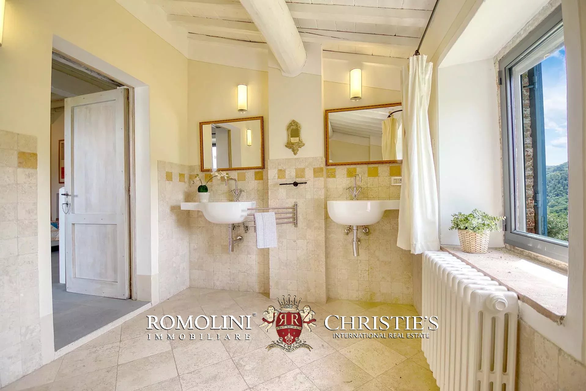 6 Bedroom Villa/Townhouse's Image 48