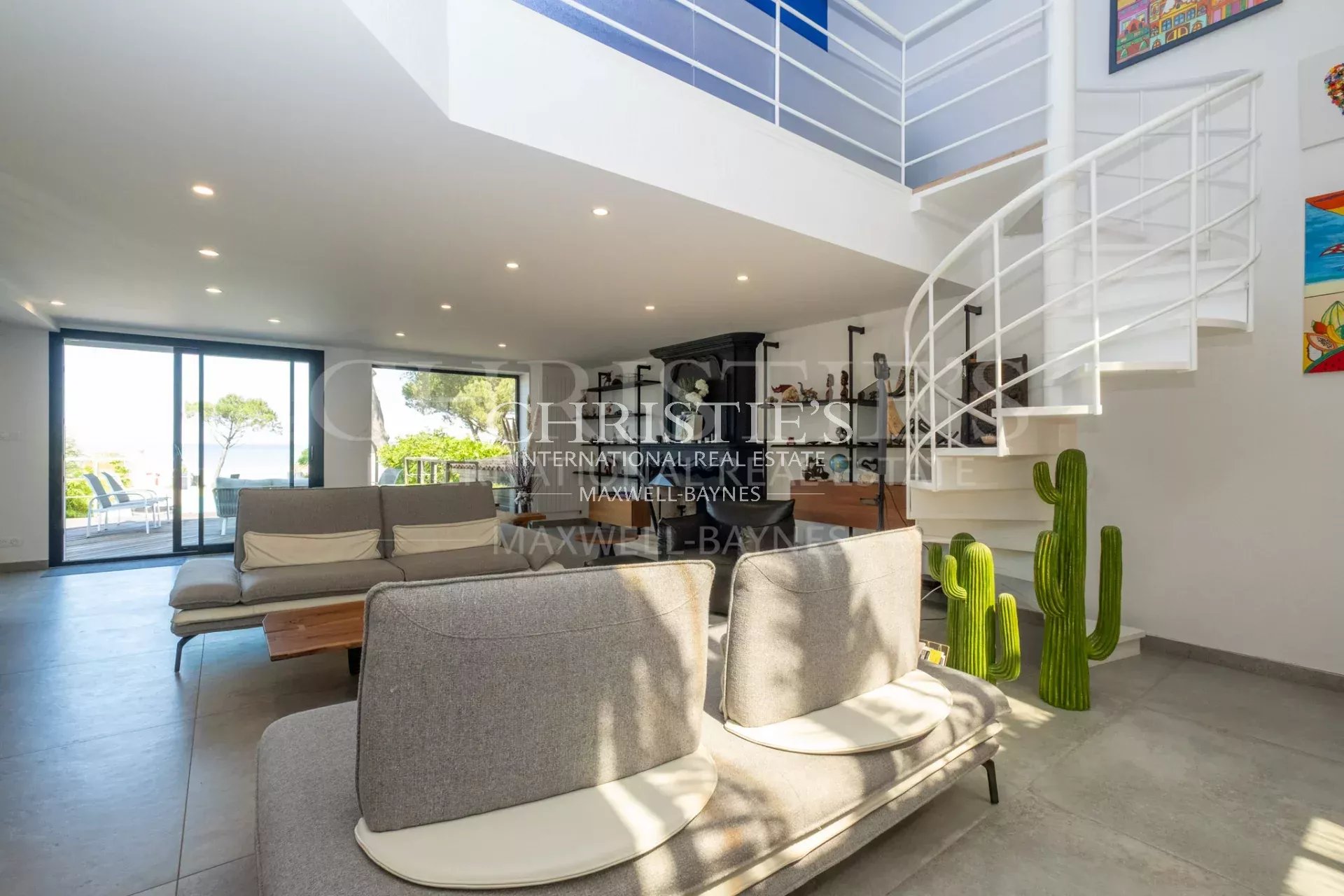 4 Bedroom Villa/Townhouse's Image 3