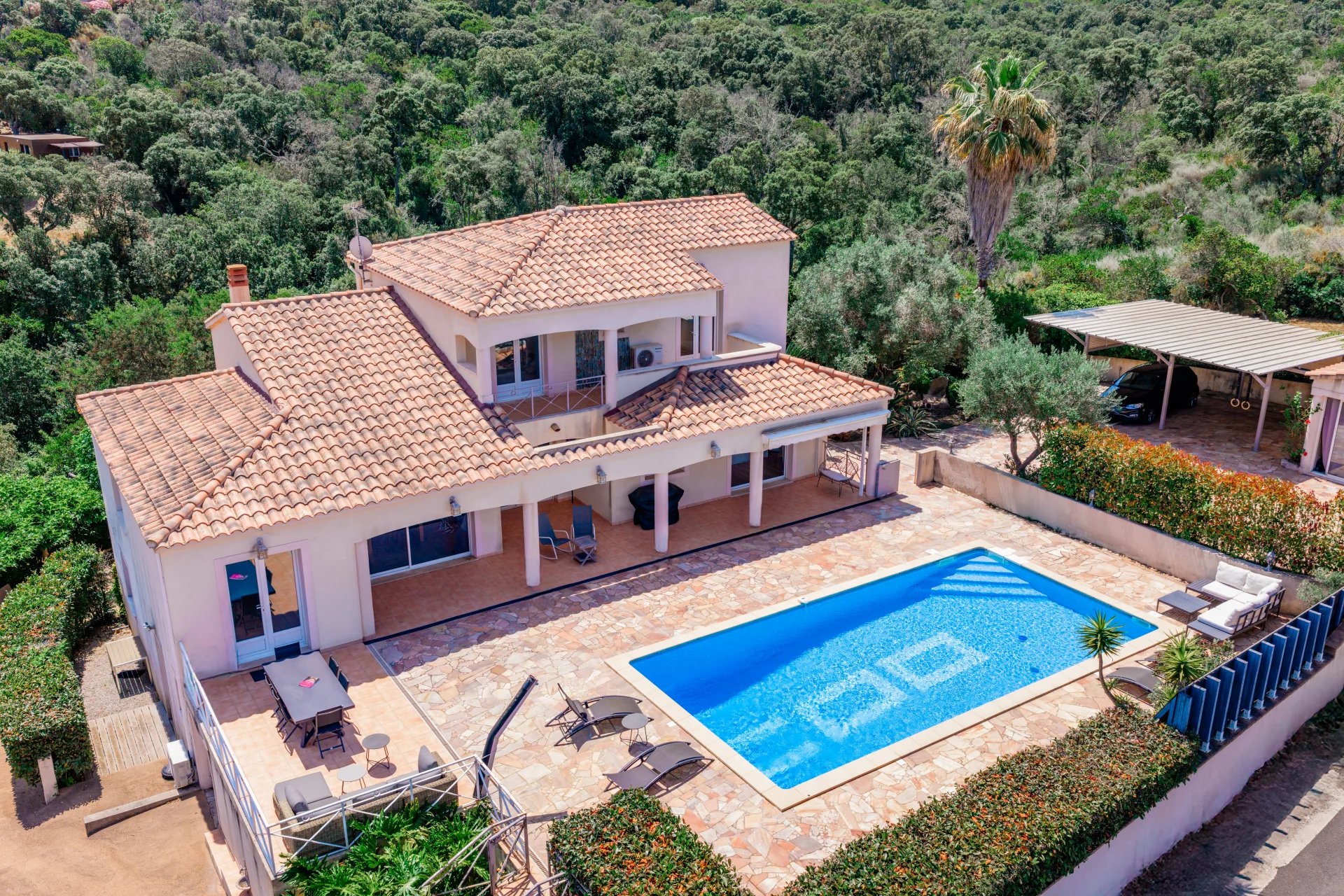 Villa avec Piscine, Logements Indépendants et Jacuzzi