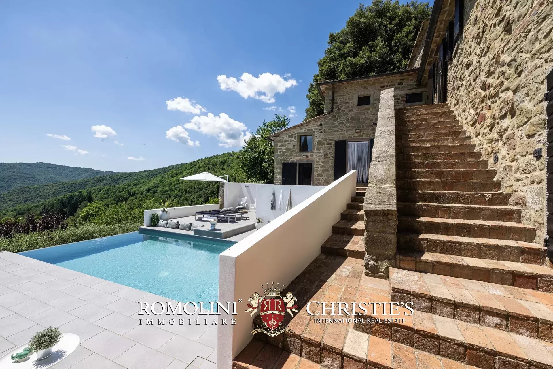 6 Bedroom Villa/Townhouse's Image 7