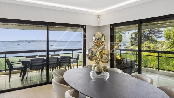 Magnificent contemporary apartment with a magical sea view — photo 5