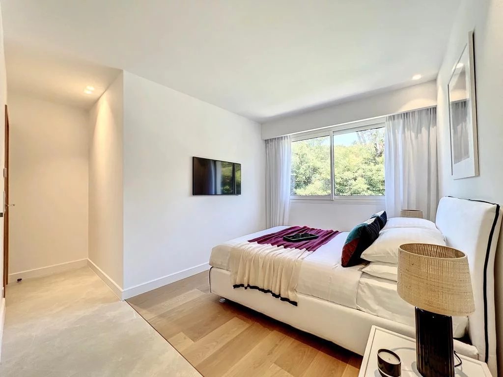  Image of Apartment - 3 Bedrooms - 1 Bathrooms for Sale in Alpes-Maritimes-Cannes-France, Image 14